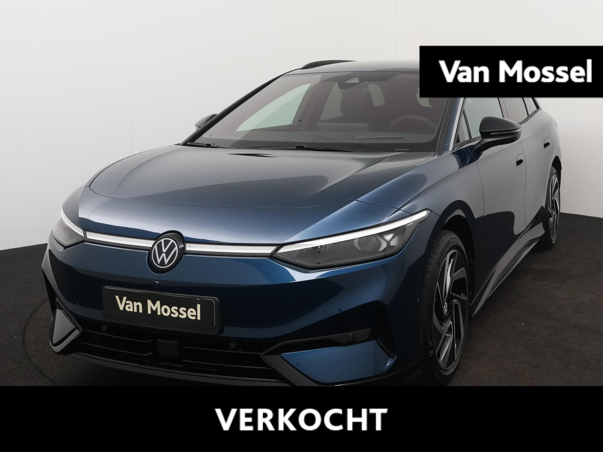 Volkswagen ID.7 Tourer Pro S Business 86 kWh 286 PK | #AD | Herwaardering | 703 km WLTP actieradius | 360 Camera | Elektrisch verstelbare stoelen | Stuurverwarming | Apple Carplay | Android Auto | Head up display | 20" Lichtmetalen velgen | Stoelverwarming | Navigatie |