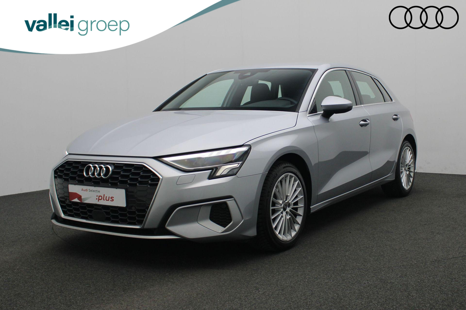 Audi A3 Sportback 35 TFSI 150 pk S-tronic Business edition | Trekhaak | Navigatie | Adaptive Cruise | Parkeersensoren achter | Sportstoelen