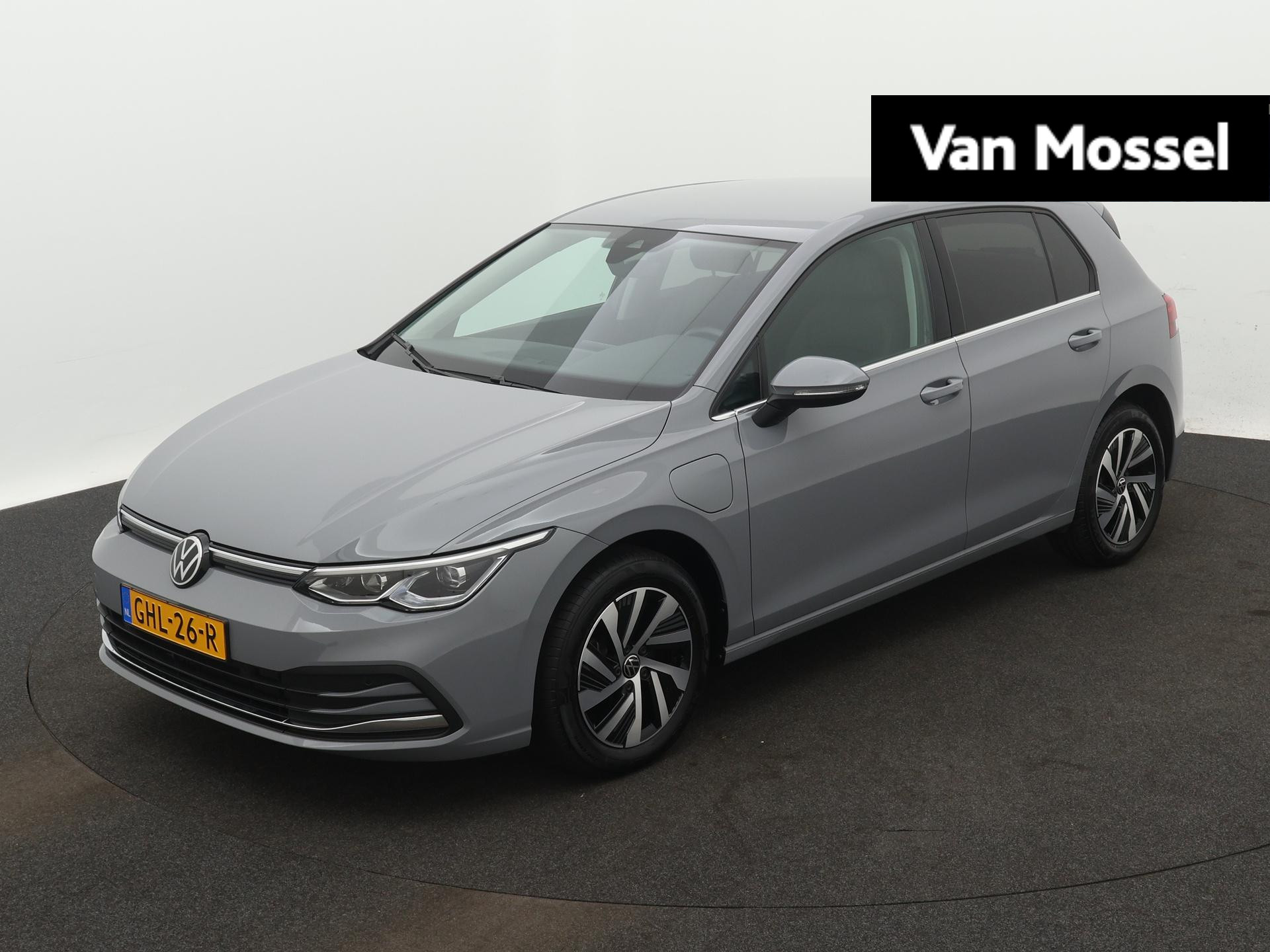 Volkswagen Golf 1.4 eHybrid Style 204 PK | Automaat | Navigatie | ErgoActive | Velours | Camera | Parkeersensoren | LED Plus | Digital Cockpit Pro | Keyless | Apple Carplay | Android Auto |