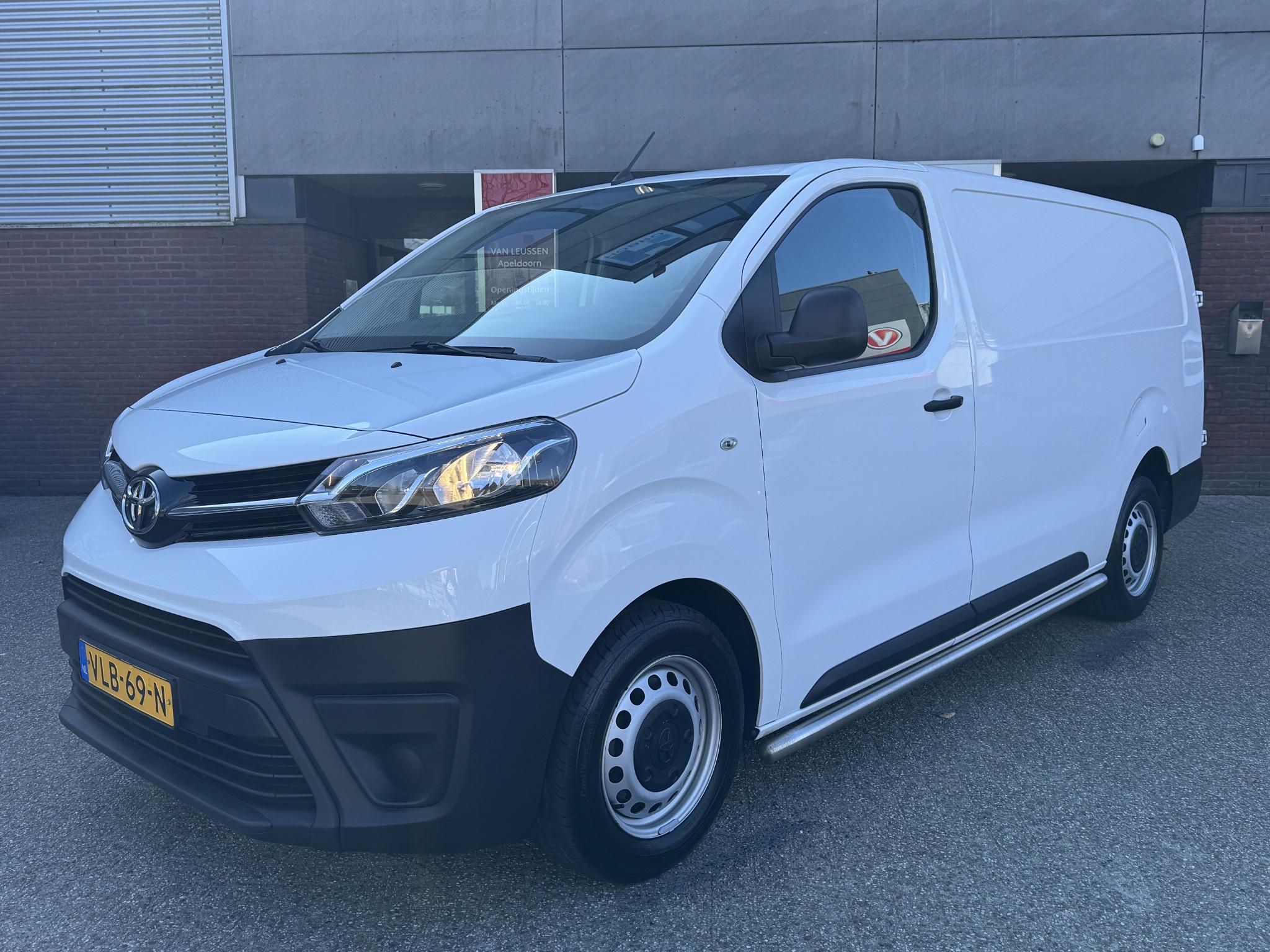 Toyota ProAce Long Worker 1.5 D-4D 102PK COOL COMFORT 3-PERS AIRCO SIDE-BARS BETIMMERING-LAADRUIMTE NL-AUTO