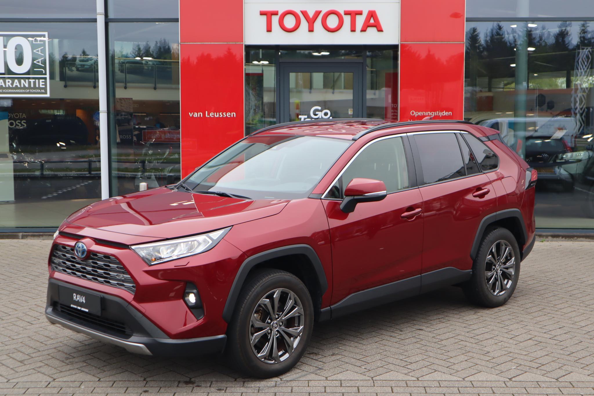 Toyota RAV4 2.5 HYBRID STYLE APPLE/ANDROID LEDER STOEL/STUURVERWARM. ELEK. ACHTERKLEP. CAMERA P-SENSOREN KEYLESS