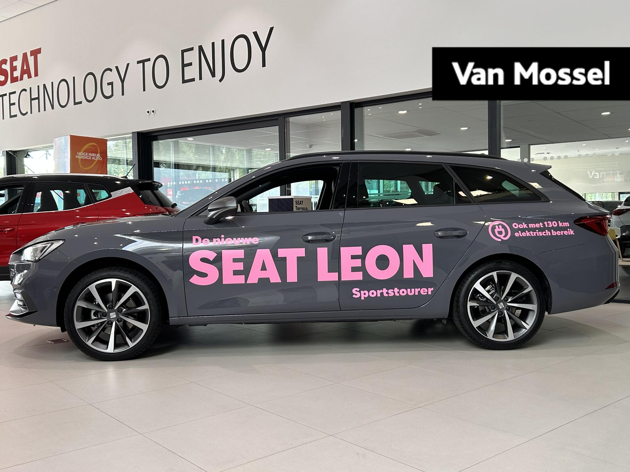 SEAT Leon Sportstourer 1.5 eTSI FR Business Intense 150 PK | NIEUW MODEL | DEMO | Adaptive Cruise Control | Apple CarPlay™ & Android Auto™ | Achteruitrijcamera | Parkeersensoren Voor & Achter | 18" Lichtmetalen Velgen