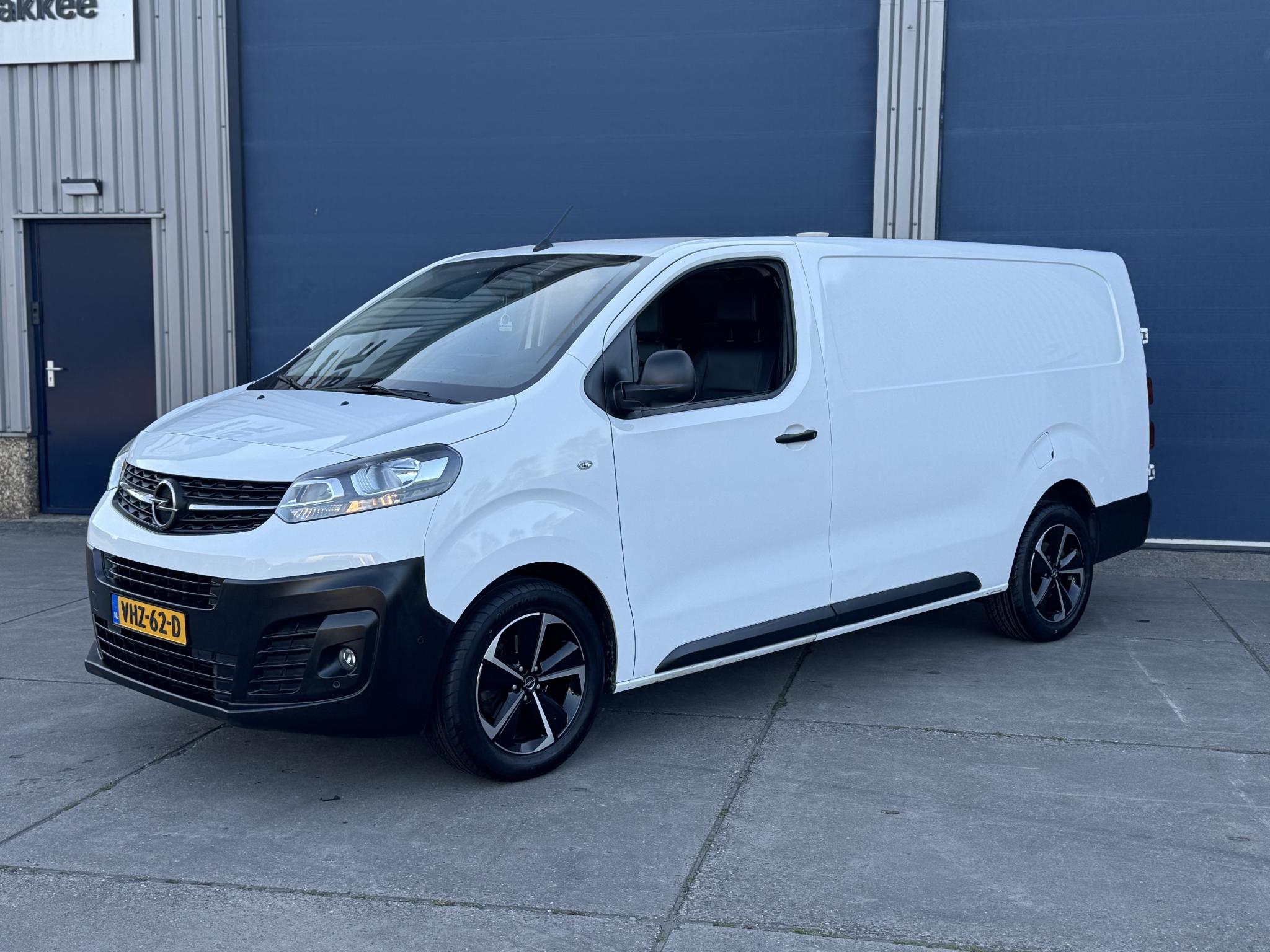 Opel Vivaro 2.0 CDTI L3H1 Edition AIRCO / CRUISE CONTROLE / NAVI / 3 ZITS / TREKHAAK / CAMERA
