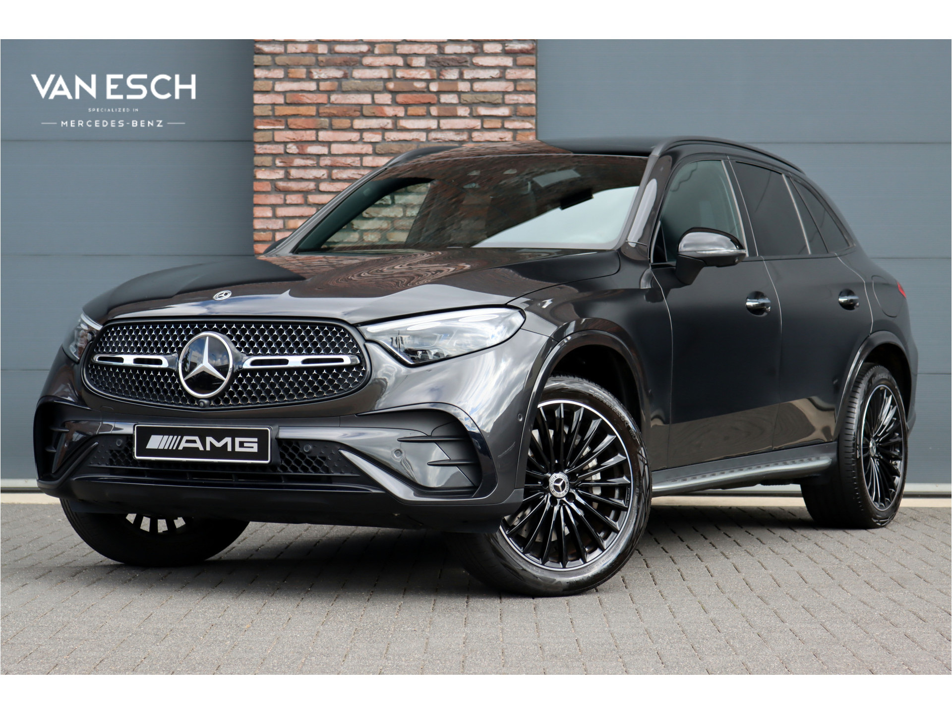 Mercedes-Benz GLC 300e 4MATIC Premium AMG Line Aut9 | Distronic+ | Burmester | Memory | Trekhaak | Leder | Nightpakket | Panoramadak | Digital Light | Surround Camera | Keyless Go | Rijassistentiepakket |