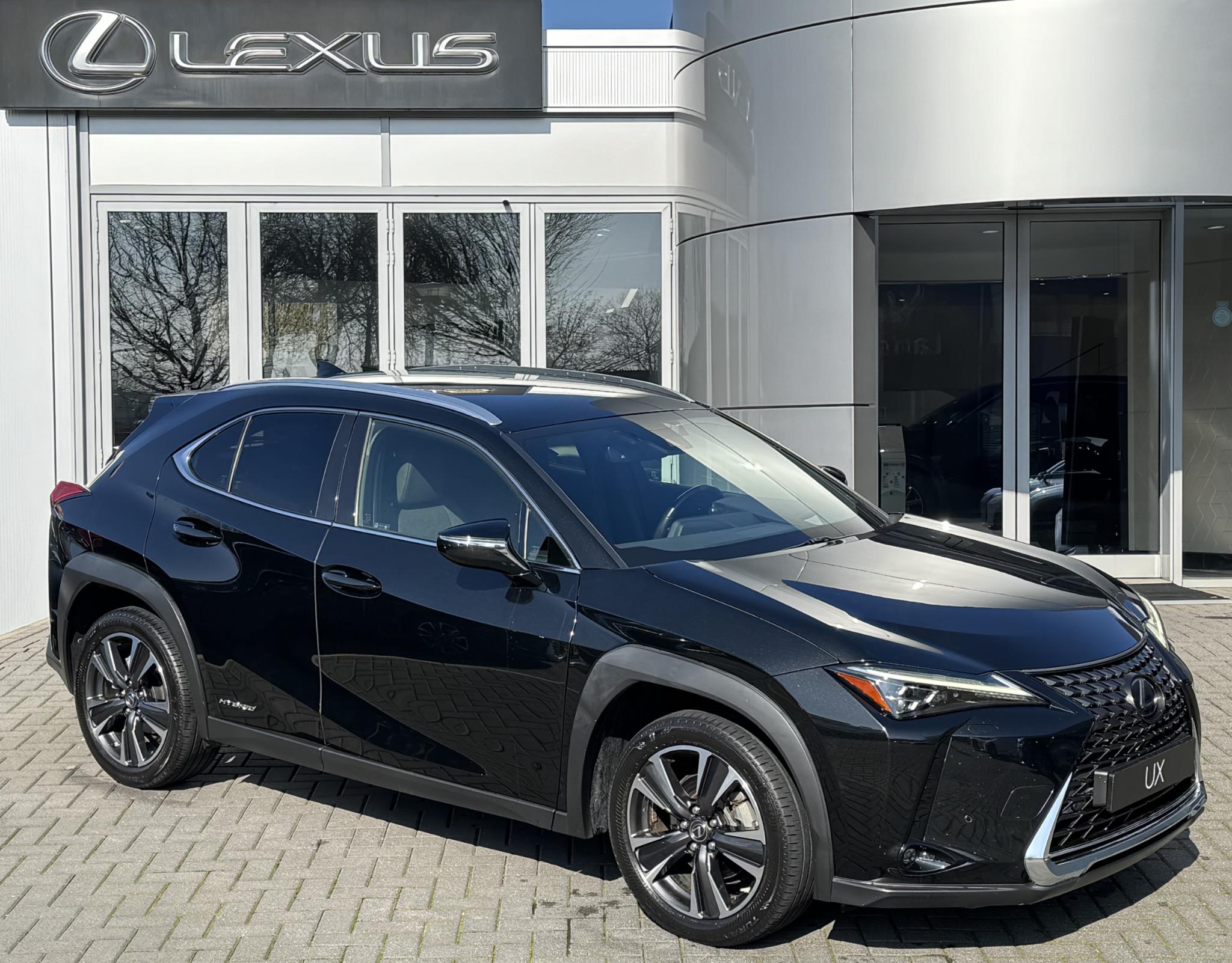 Lexus UX 250h Preference Line Pro EL-ACHTERKLEP HUD TRIPLE-LED BLIND-SPOT