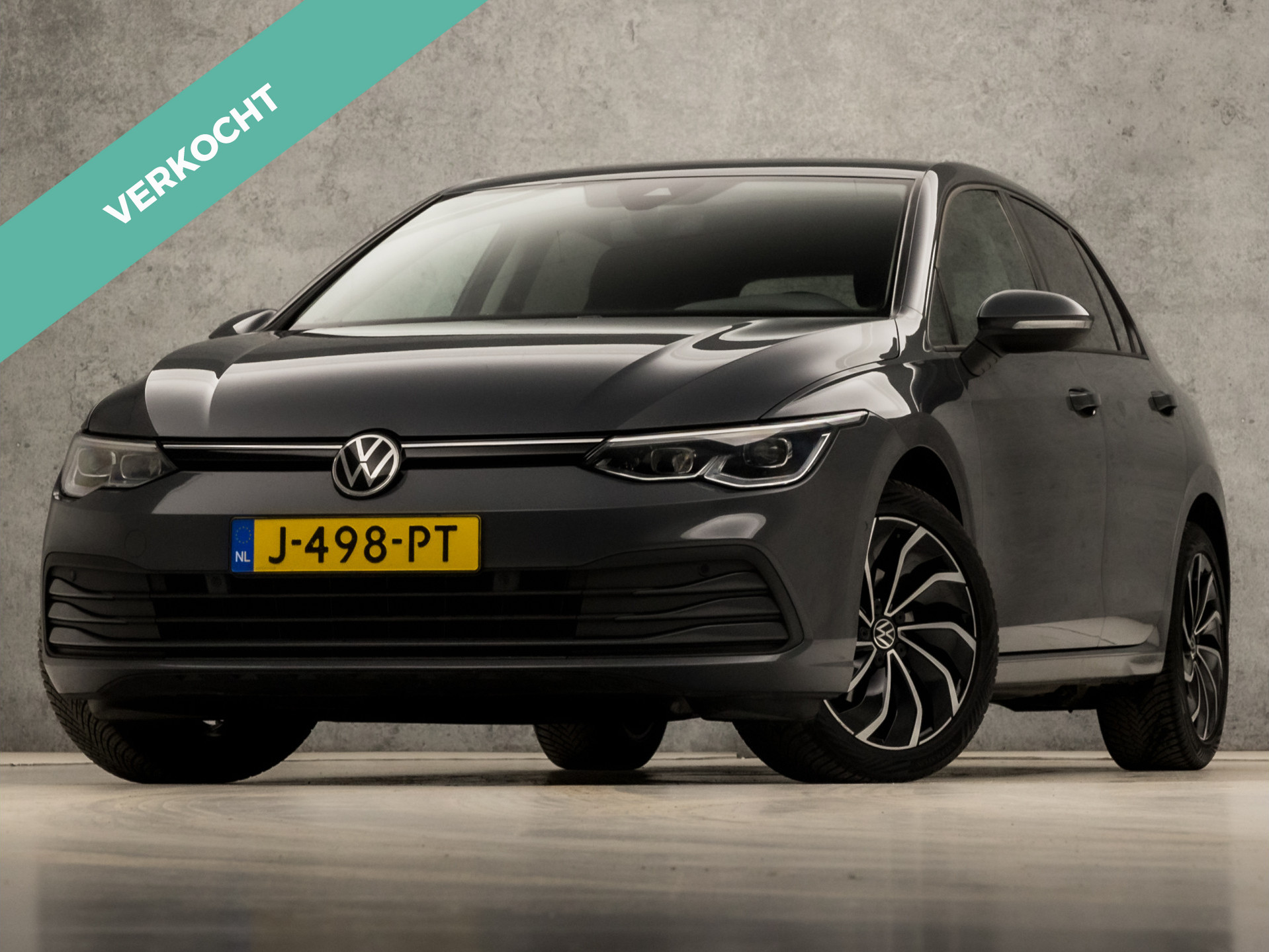 Volkswagen Golf 1.5 TSI Sport (APPLE CARPLAY, GROOT NAVI, DIGITALE COCKPIT, KEYLESS, LM VELGEN, SPORTSTOELEN, ADAPTIVE CRUISE, GETINT GLAS, PARKEERSENSOREN, NIEUWE APK, NIEUWSTAAT)