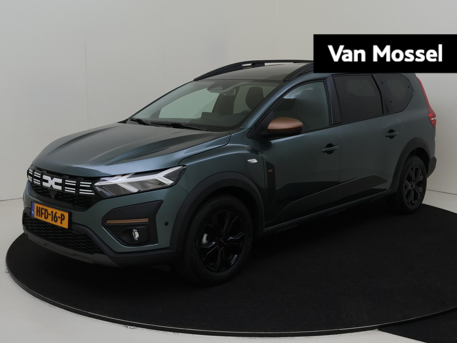 Dacia Jogger 1.0 TCe 110 Extreme 7p. Navigatie / Climate Control / Cruise Control / Apple Carplay & Android Auto / Parkeersensoren Voor en Achter / Camera Achter / (DEMO)