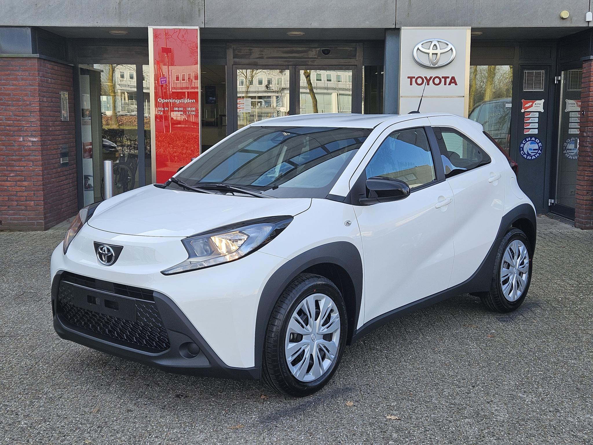 Toyota Aygo X PLAY NIEUW DIRECT RIJDEN APPLE/ANDROID AD-CRUISE AIRCO BLUETOOTH CAMERA EL-RAMEN/SPIEGELS