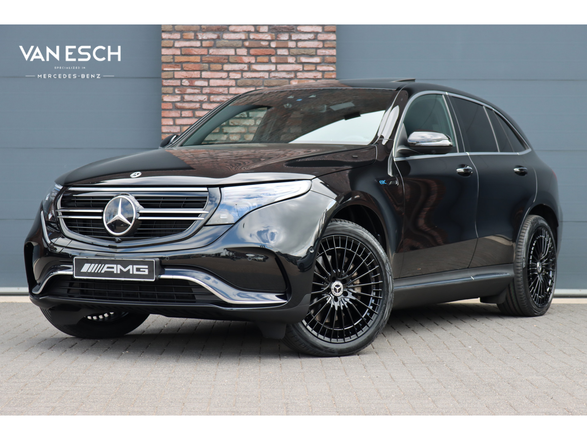 Mercedes-Benz EQC 400 4MATIC AMG Line 80 kWh | 45.000,- Netto | Schuifdak | Distronic+ | Memory | Leder | Trekhaak | Keyless Go | Advanced Sound System | Rijassistentiepakket | Diefstalbeveiligingspakket |