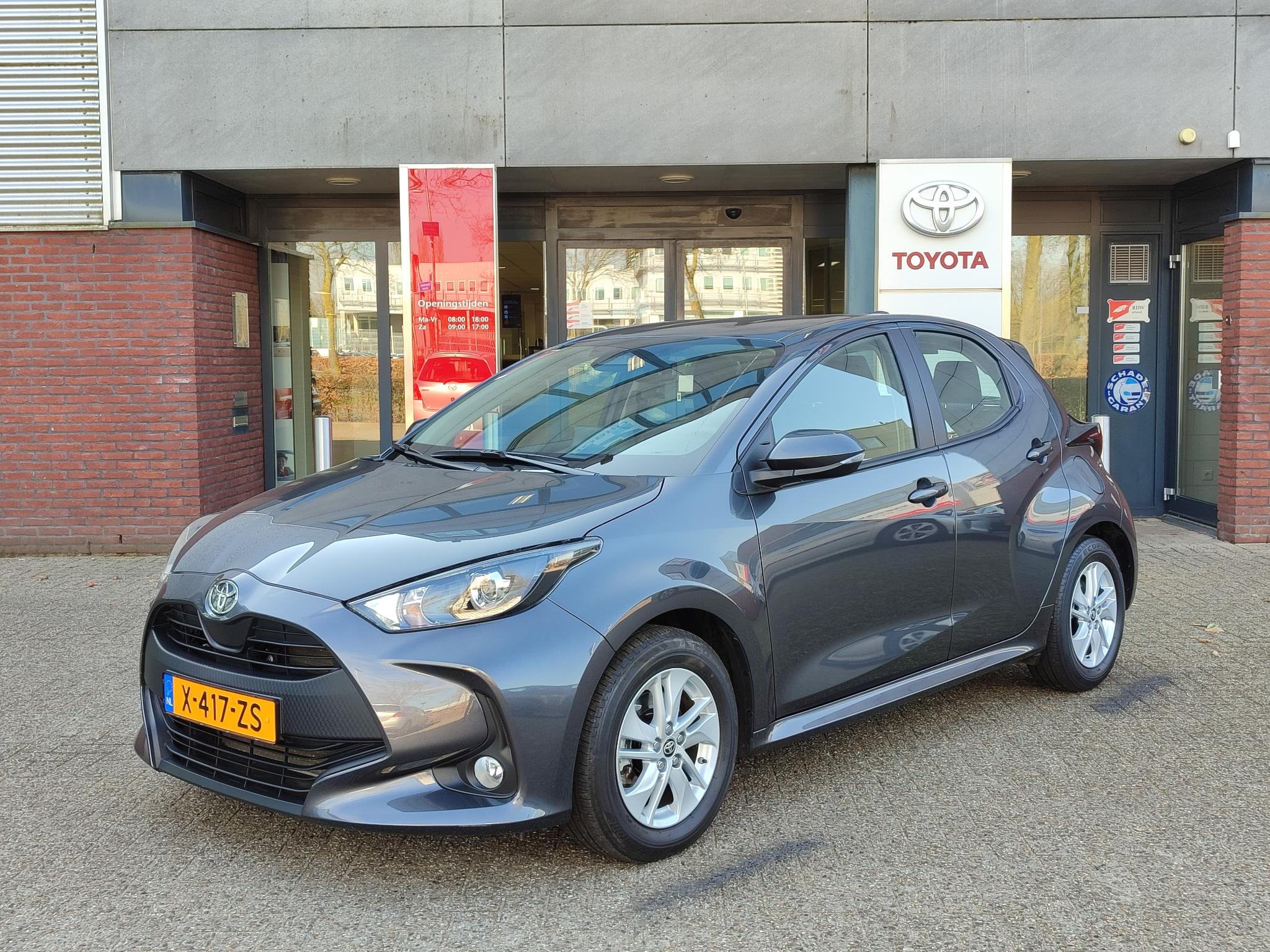 Toyota Yaris HYBRID 115 APPLE/ANDROID CLIMA 15'' LM-VELGEN BLUETOOTH AD-CRUISE CAMERA NL-AUTO