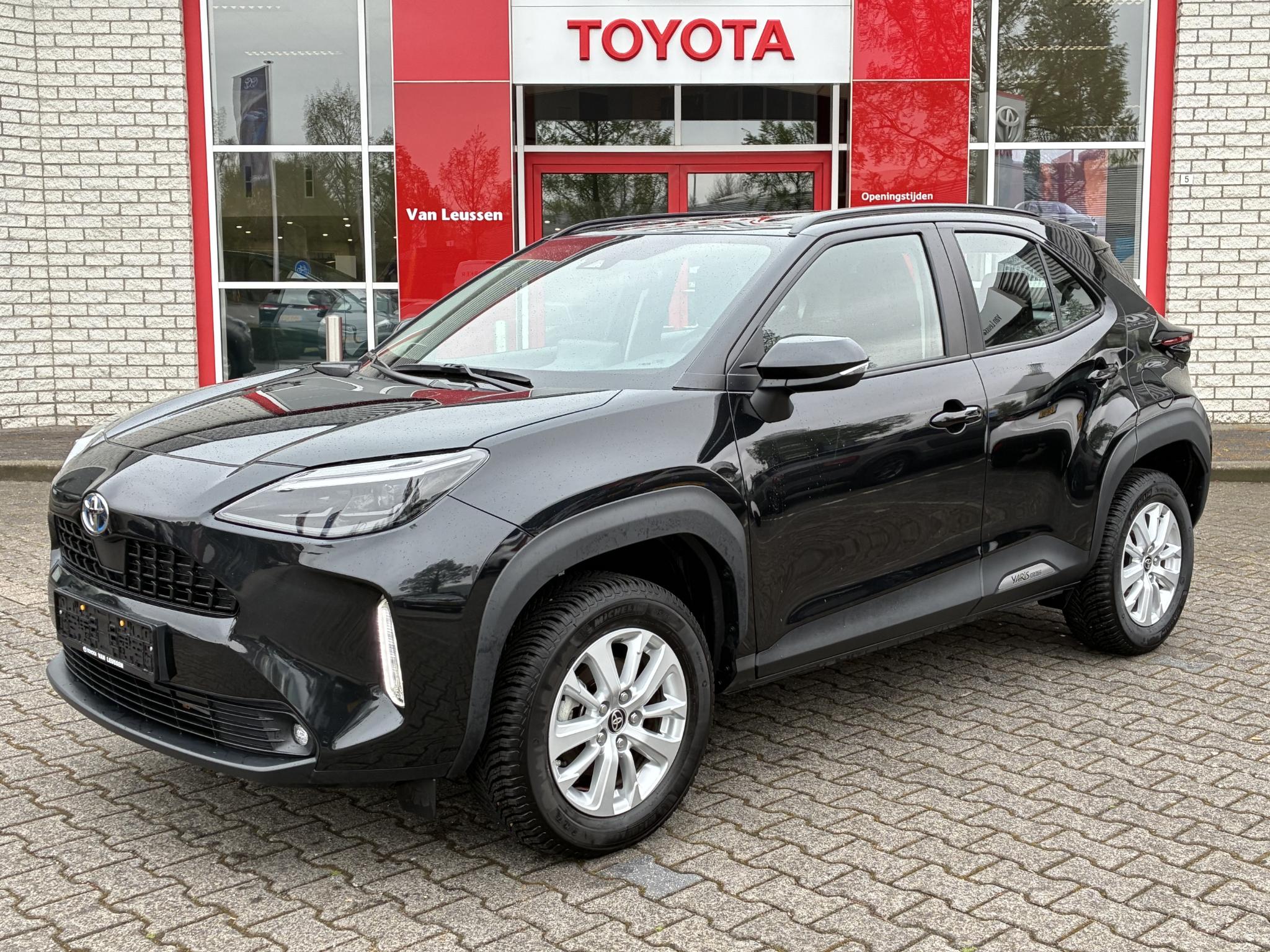 Toyota Yaris Cross 1.5 HYBRID STOEL/STUURVERW EL-ACHTERKLEP HEAD-UP KEYLESS LED NAVI APPLE/ANDROID LM-VELGEN ALL-SEASONS
