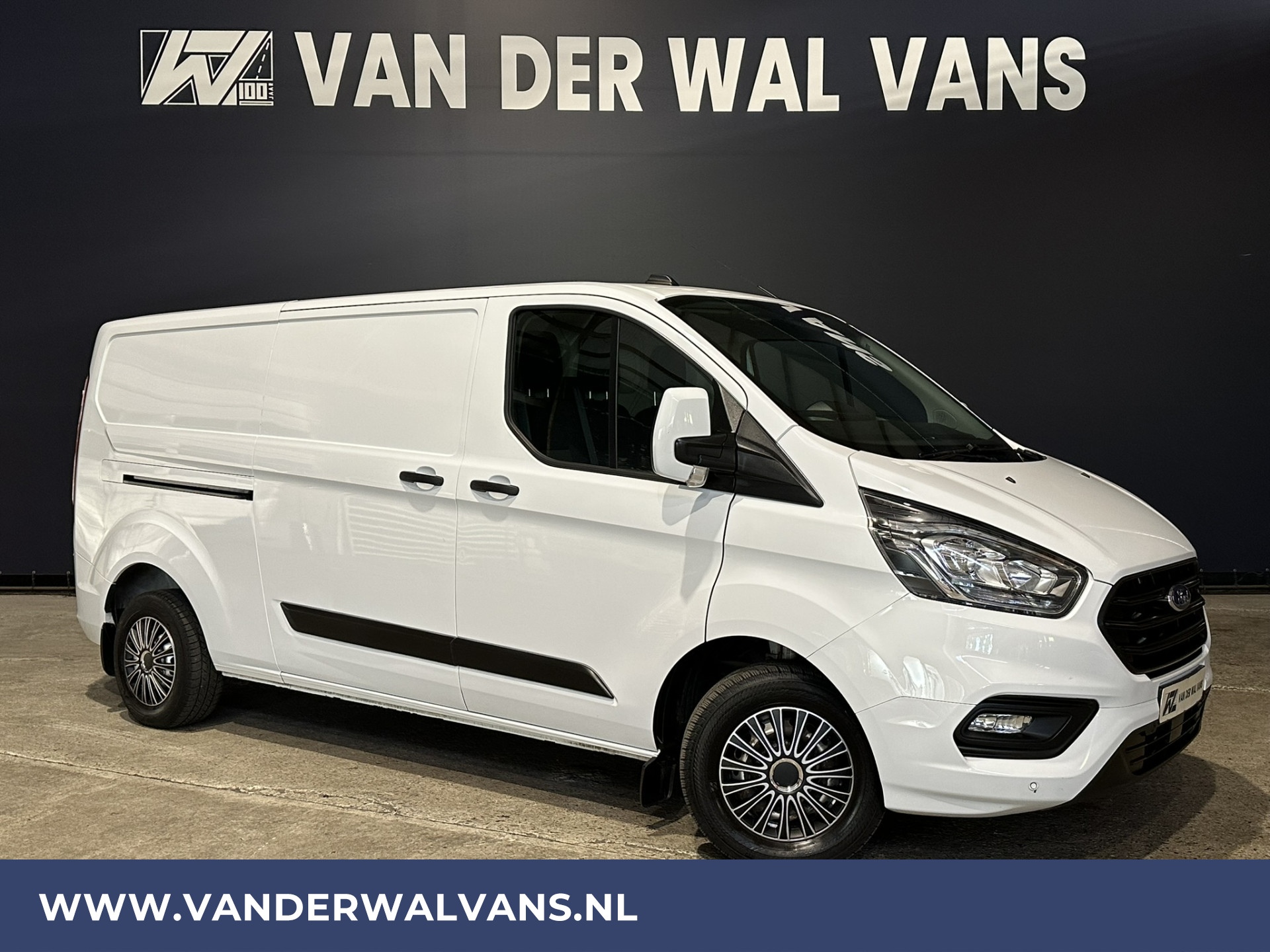 Ford Transit Custom 2.0 TDCI 131pk L2H1 Euro6 Airco | LED | Cruisecontrol | Verwarmde voorruit | Parkeersensoren Bijrijdersbank, 2800kg trekvermogen