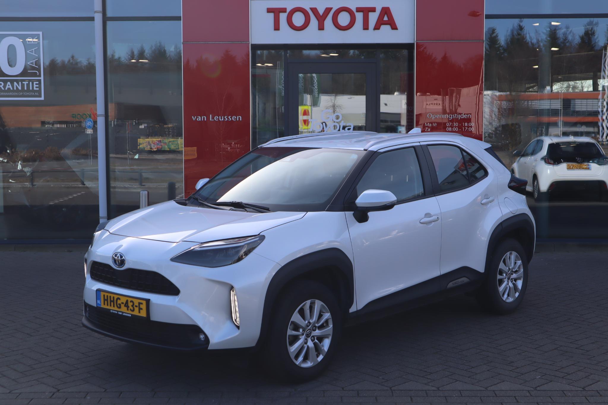 Toyota Yaris Cross 1.5 HYBRID DYNAMIC APPLE/ANDROID EL-ACHTERKLEP KEYLESS NAVI STUUR/STOELVERWARM.