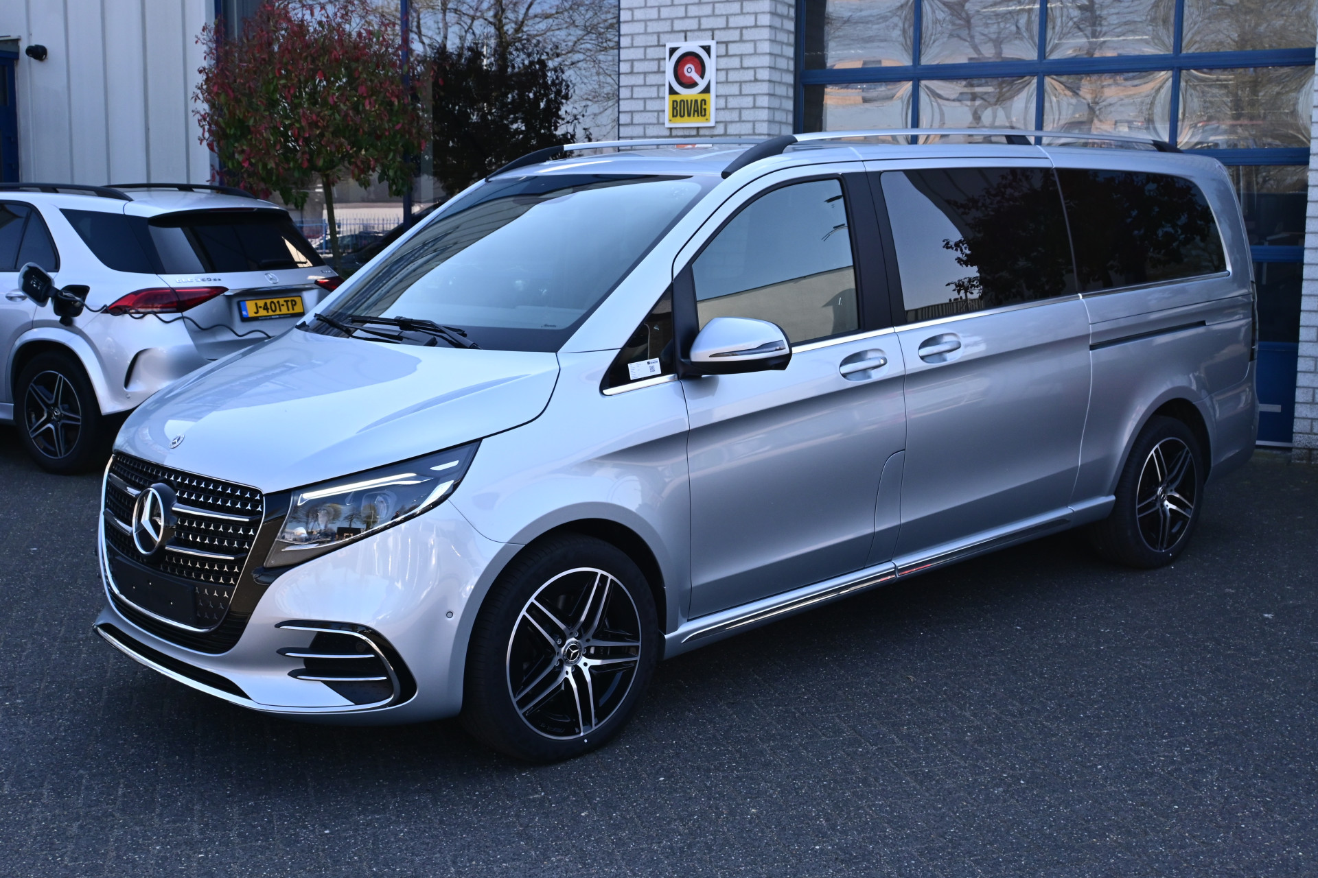 Mercedes-Benz V-Klasse 300d 4-Matic AMG L3 DC Avantgarde 360 Graden camera, Distronic, Electrische schuifdeuren