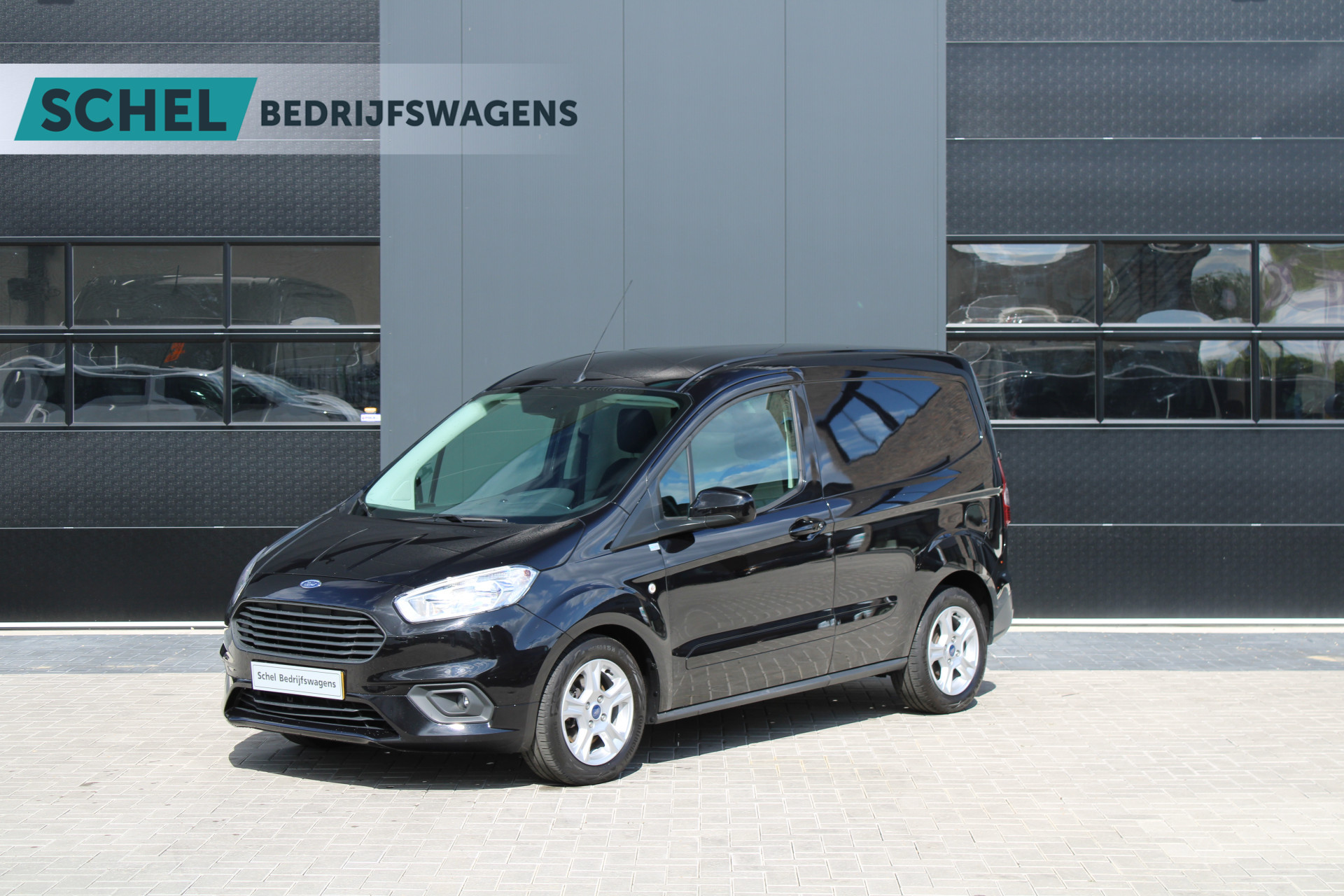 Ford Transit Courier 1.5 TDCI Limited 100pk - Navi - Camera - Betimmering - Stoelverwarming - Rijklaar