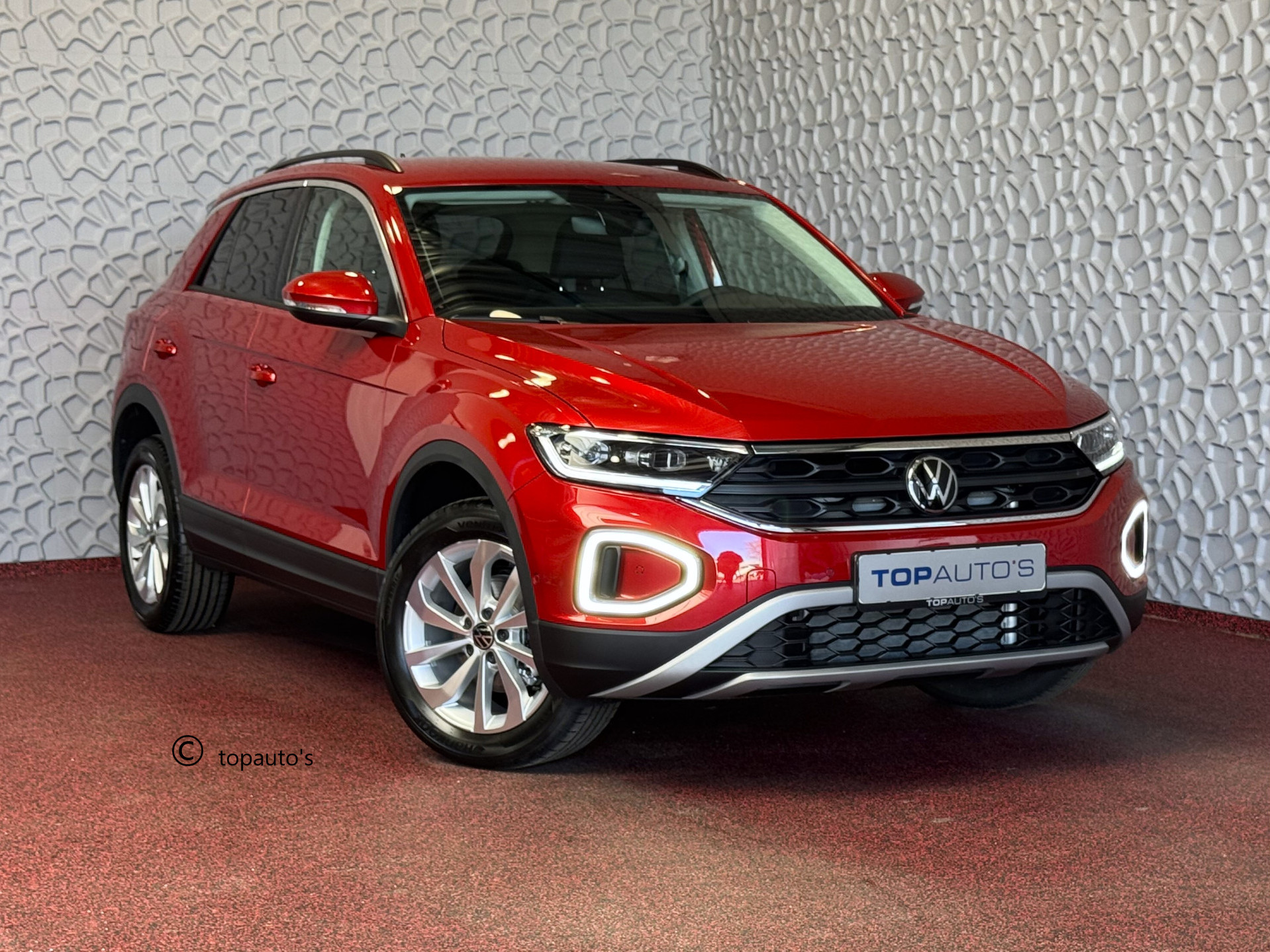Volkswagen T-Roc 1.5 TSI 150PK EVO ADAP.CRUISE IQ LED VIR.COCKPIT CAMERA STOEL/STUUR.VERW. 17''LMV KEYLESS 02/2025 "Volkswagen rijden begint bij Topautos.nl – 75 topmodellen direct op voorraad!"