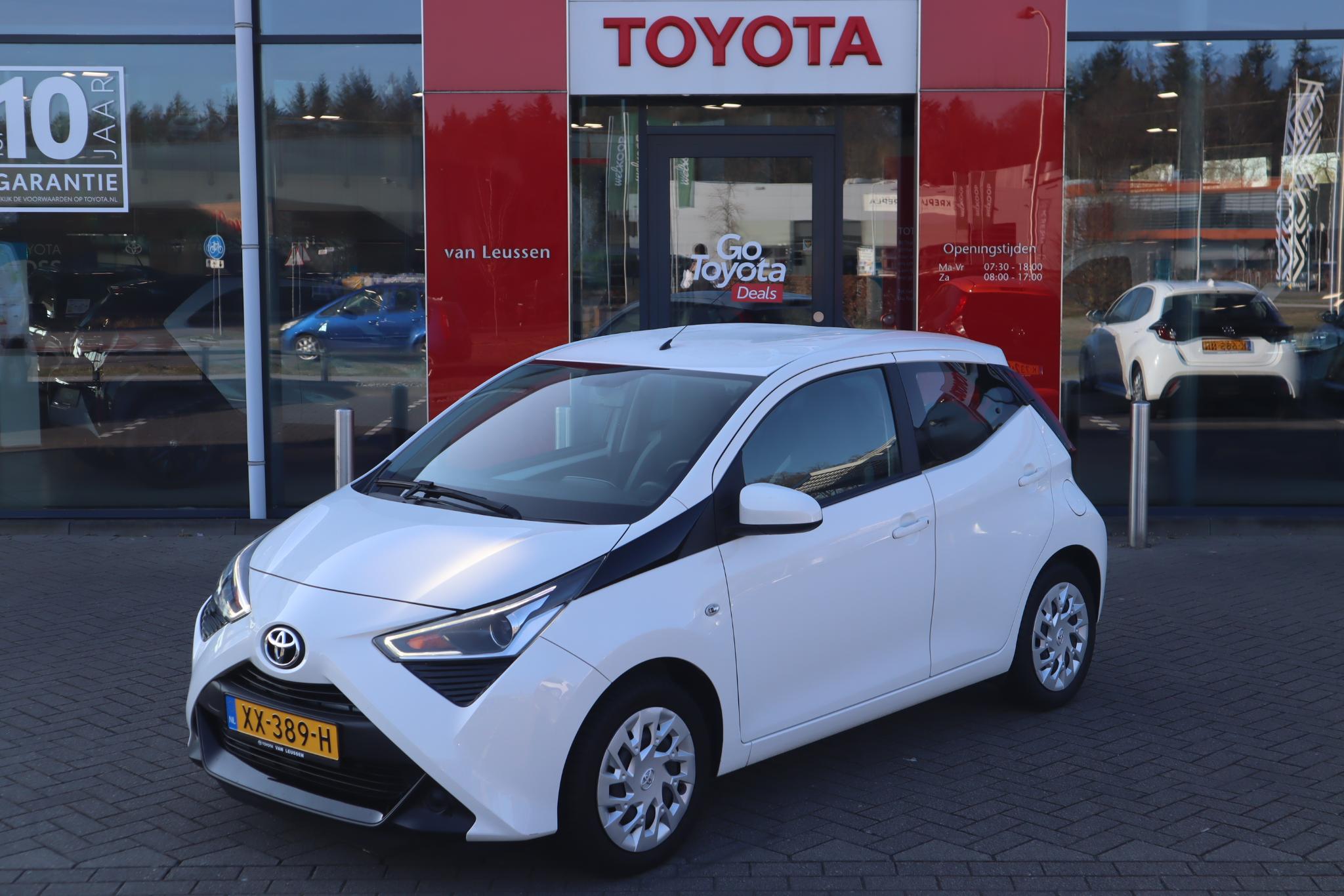 Toyota Aygo X-PLAY 5-DEURS NAVI AIRCO CAMERA BLUETOOTH 1e EIGENAAR NL-AUTO