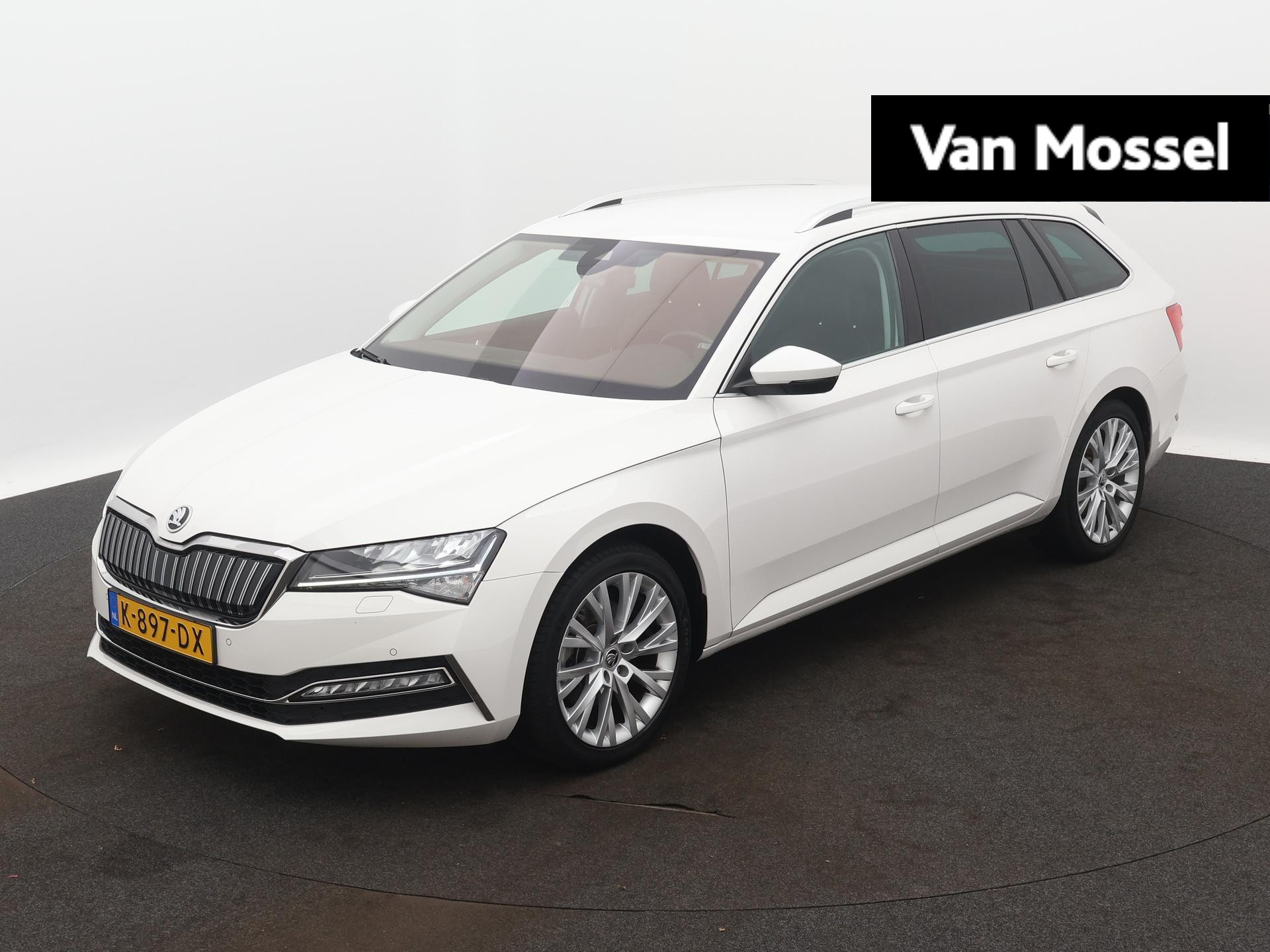 Škoda Superb Combi 1.4 TSI iV Business Edition Plus | DIGITAAL DASHBOARD | CANTON | NAVIGATIE | STOELVERWARMING | CAMERA | ELEK.LAADKLEP | LMV | DIGITAAL DASHBOARD |