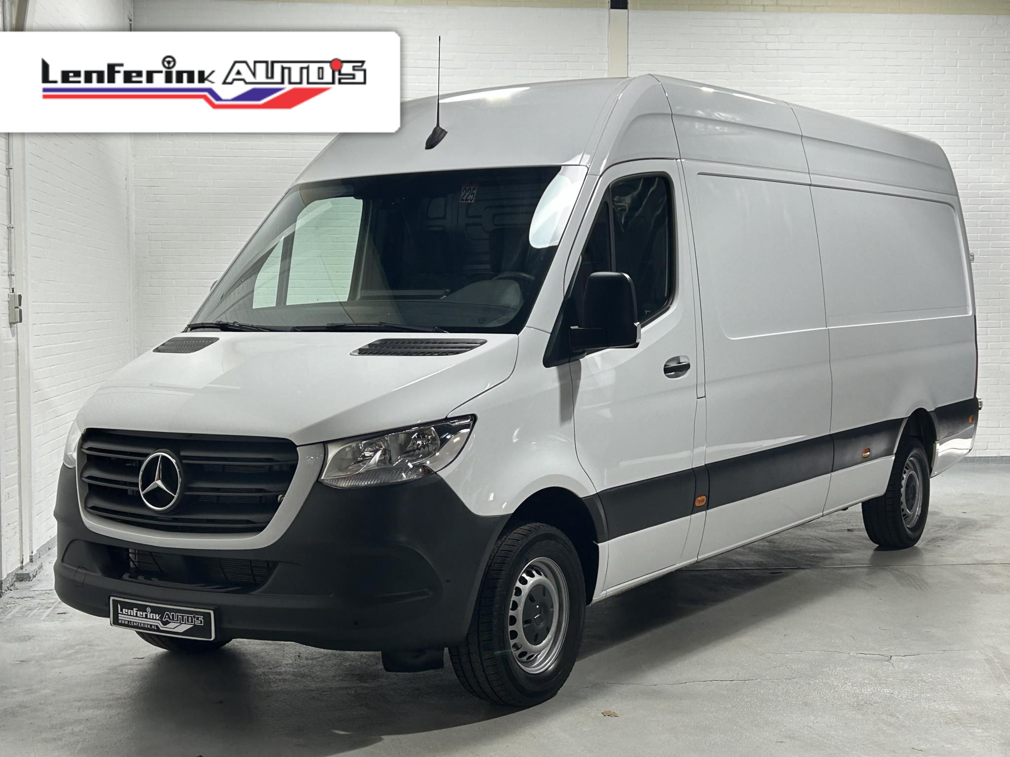 Mercedes-Benz Sprinter 317 CDI 170 pk Automaat L3H2 Airco, BPM vrij Camera, MBux Audio, Apple Carplay, PDC V+A, Geveerde Stoel, 3-Zits