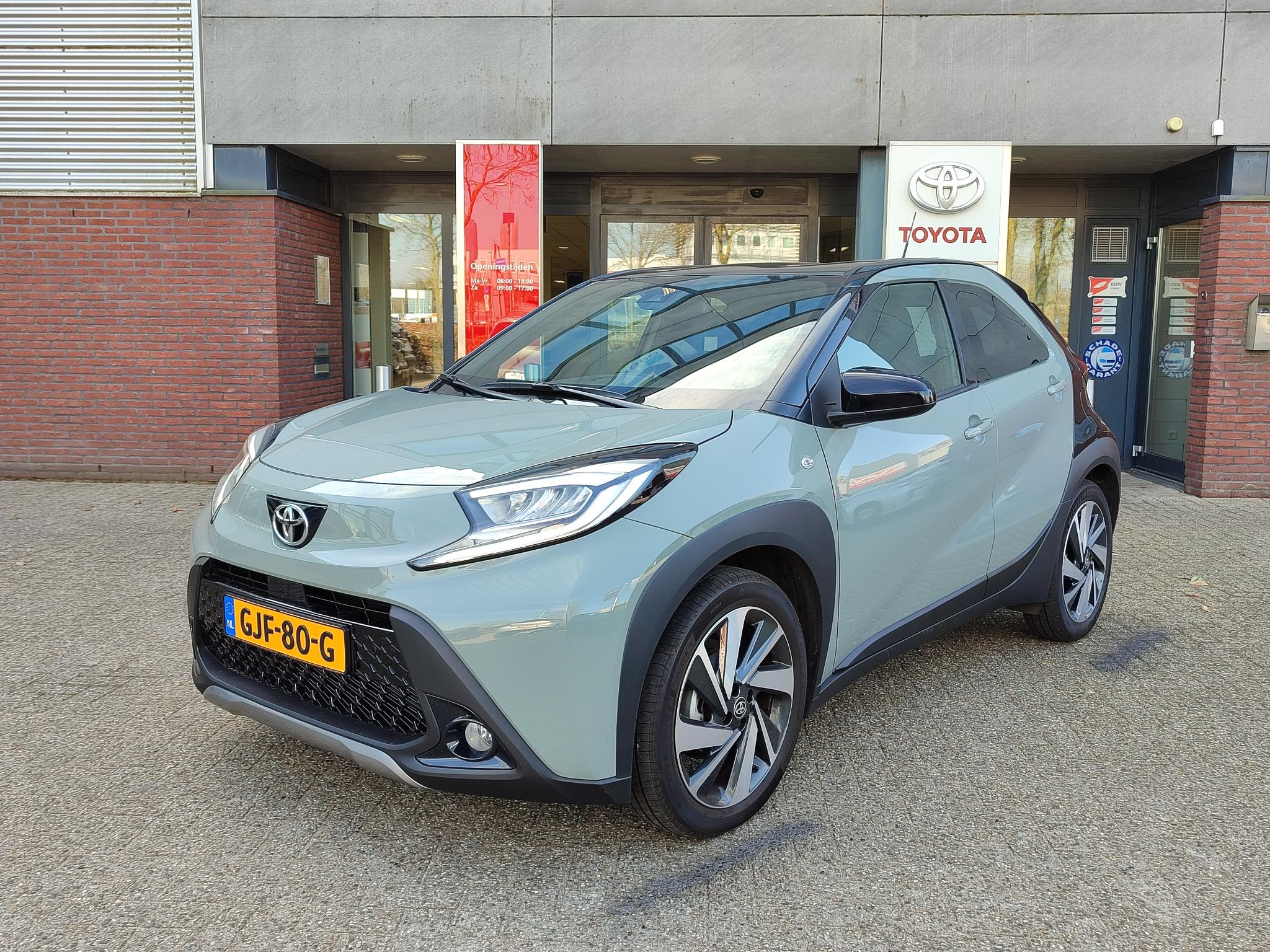 Toyota Aygo X ENVY PARK-SENSOREN 18'' LM-VELGEN LED PRIVACY GLASS NAVI APPLE/ANDROID AD-CRUISE CLIMA