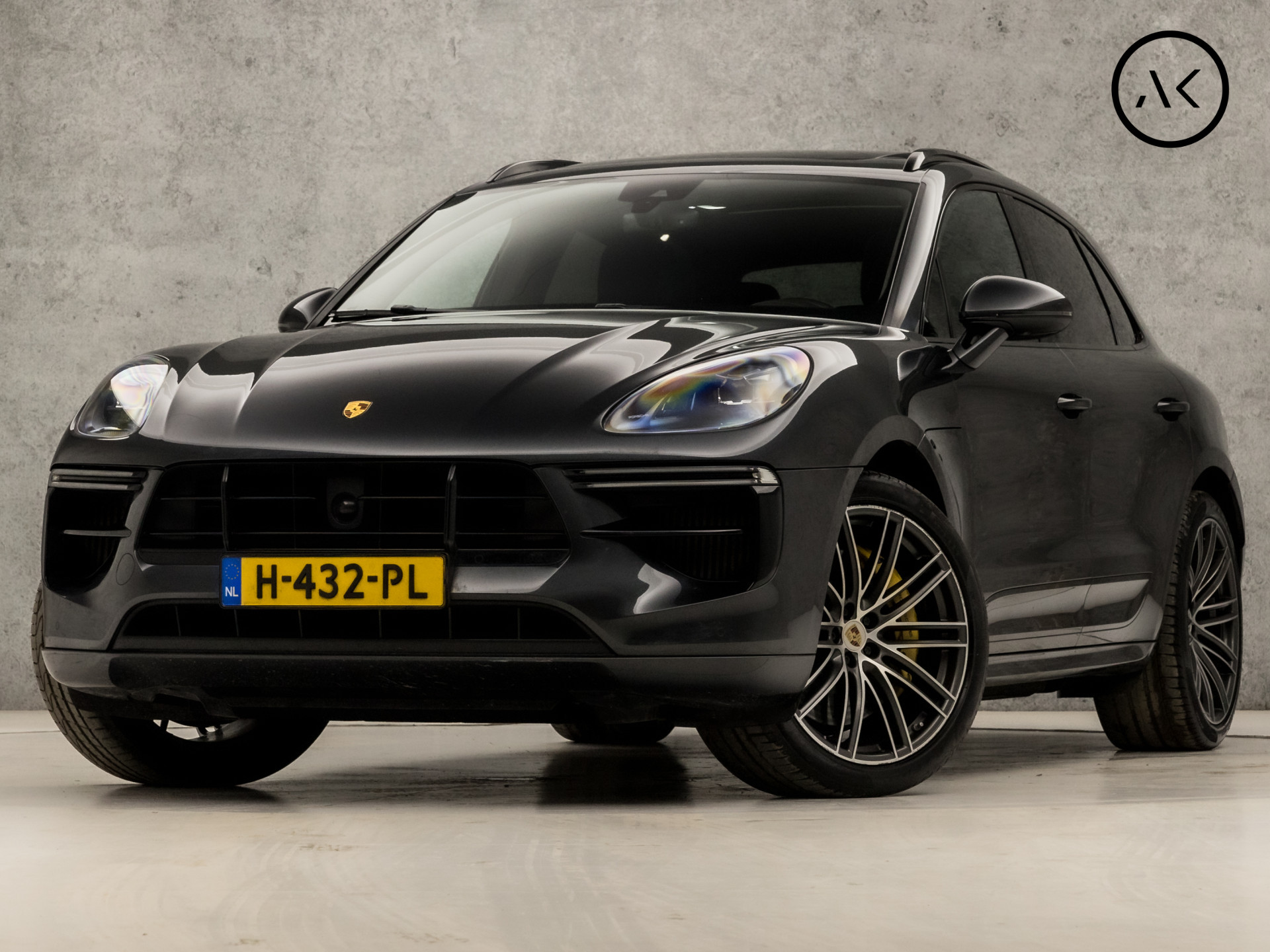 Porsche Macan 2.9 Turbo SportDesign 441Pk (1e EIGENAAR, ORG. NL, PANORAMADAK, APPLE CARPLAY, SPORT CHRONO PAKKET, ALCANTARA HEMEL, SPORT UITLAAT, KERAMISCHE REMMEN, ALARM KLASSE 5, CAMERA, DEALER ONDERHOUDEN, NIEUWSTAAT)