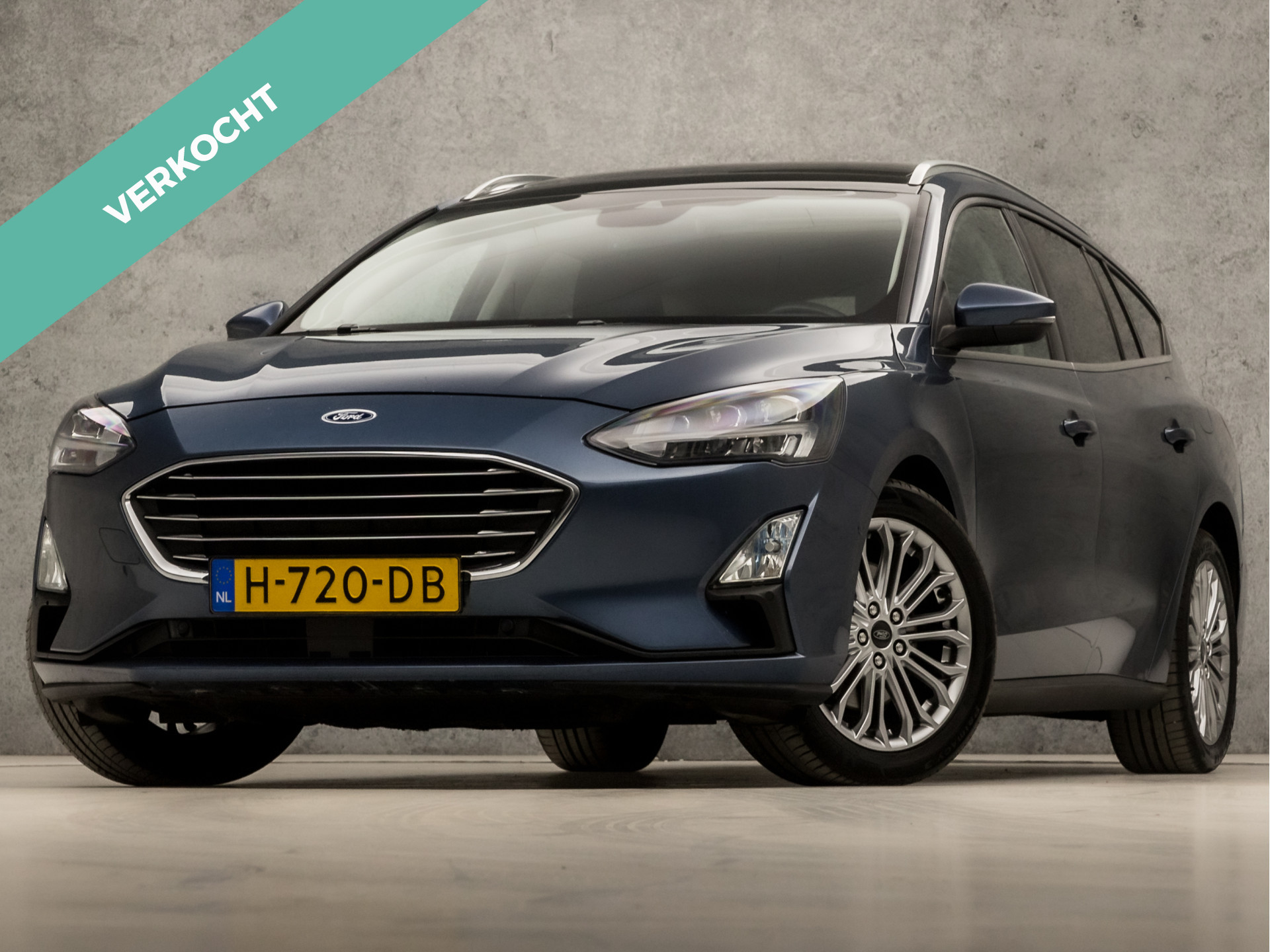 Ford Focus Wagon 1.0 EcoBoost Titanium Business Automaat (PANORAMADAK, APPLE CARPLAY, GROOT NAVI, STUUR/STOELVERWARMING, GETINT GLAS, ADAPTIVE CRUISE, TREKHAAK, PARKEER ASSISTENT, NIEUWE APK, NIEUWSTAAT)