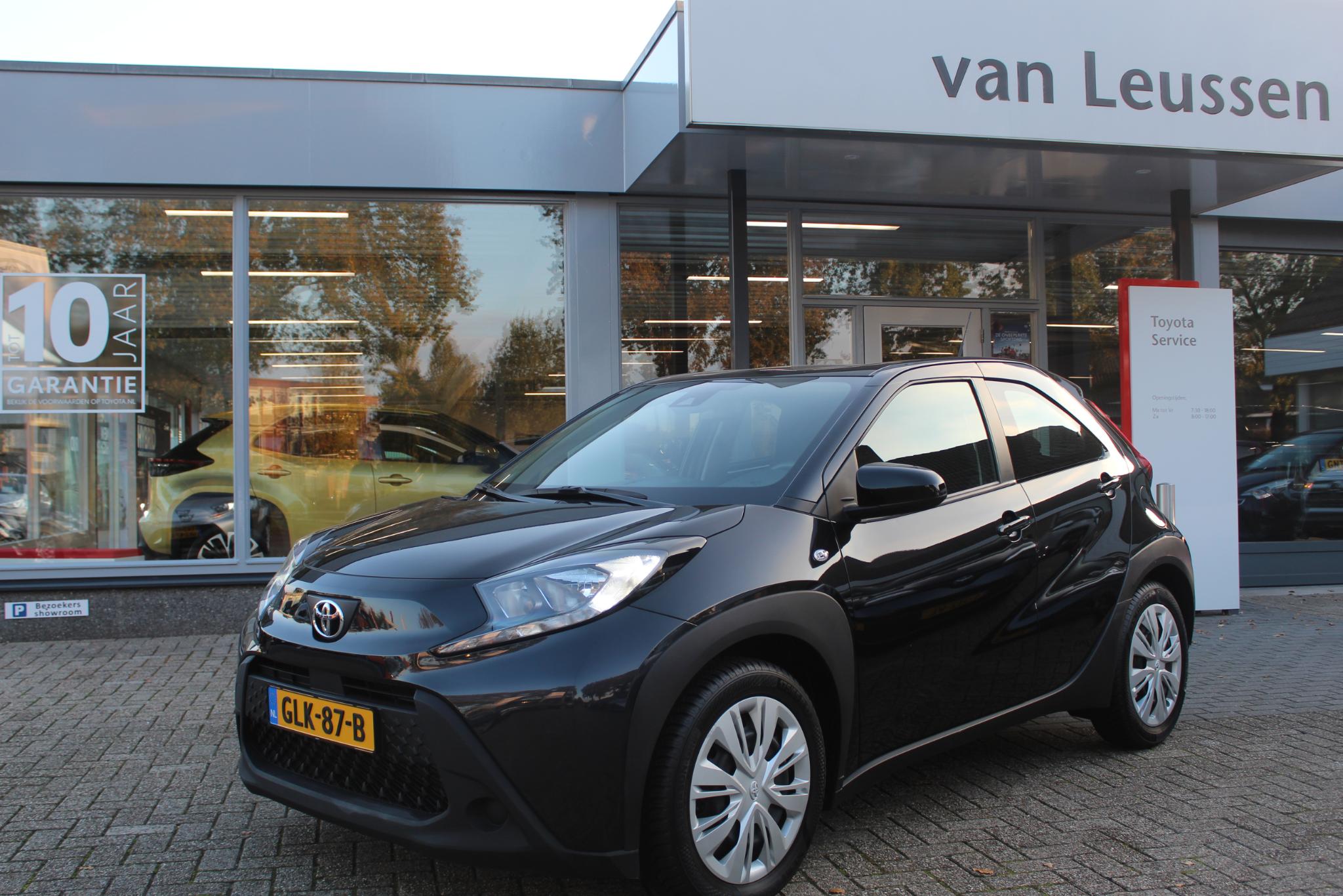 Toyota Aygo X PLAY AD-CRUISE APPLE/ANDROID AIRCO CAMERA DAB EL-RAMEN & SPIEGELS