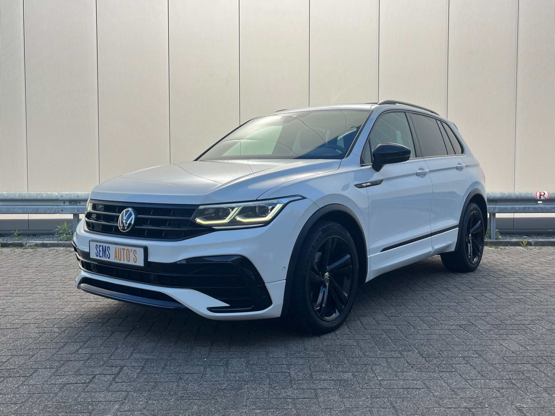 Volkswagen Tiguan 1.5 TSI R-Line Pano / Virtual Cockpit / IQ.LGHT