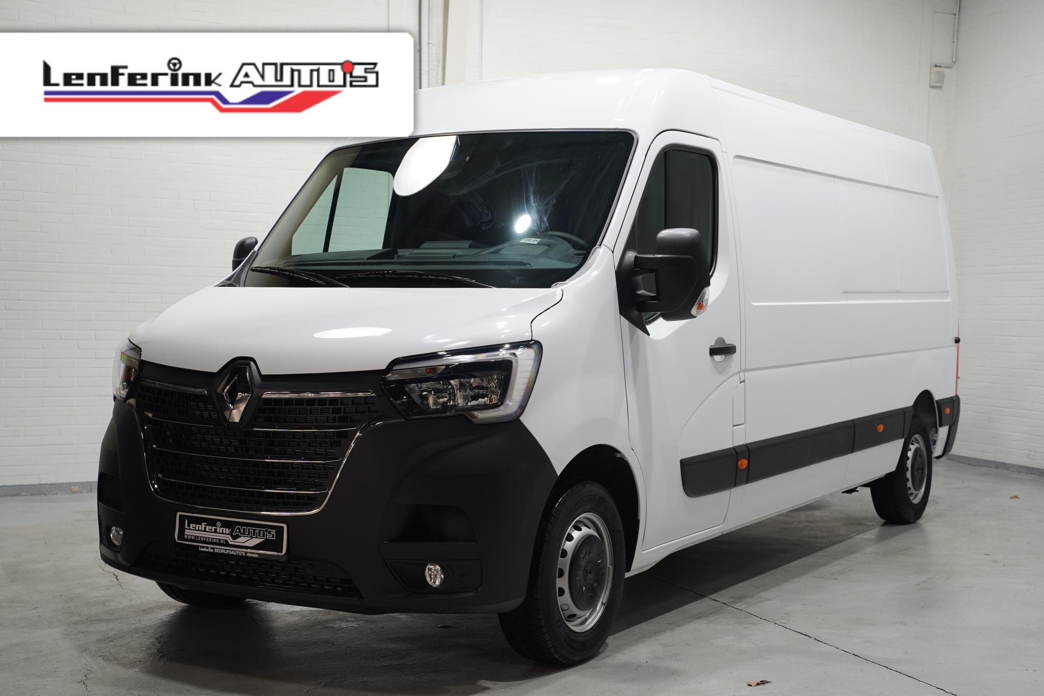 Renault Master 2.3 DCI 135 pk L3H2 Navi, Camera v.a. 329,- p/mnd PDC V+A, 270 Graden Deuren, Smartphone Lader, 3-Zits, Nieuw