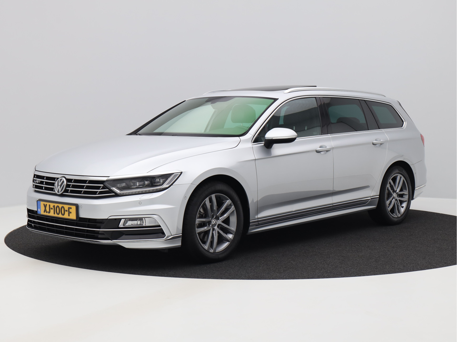 Volkswagen Passat 1.5 TSI 150 PK DSG-7 Variant Highline 2x R-Line | VIRTUAL | PANO | LED