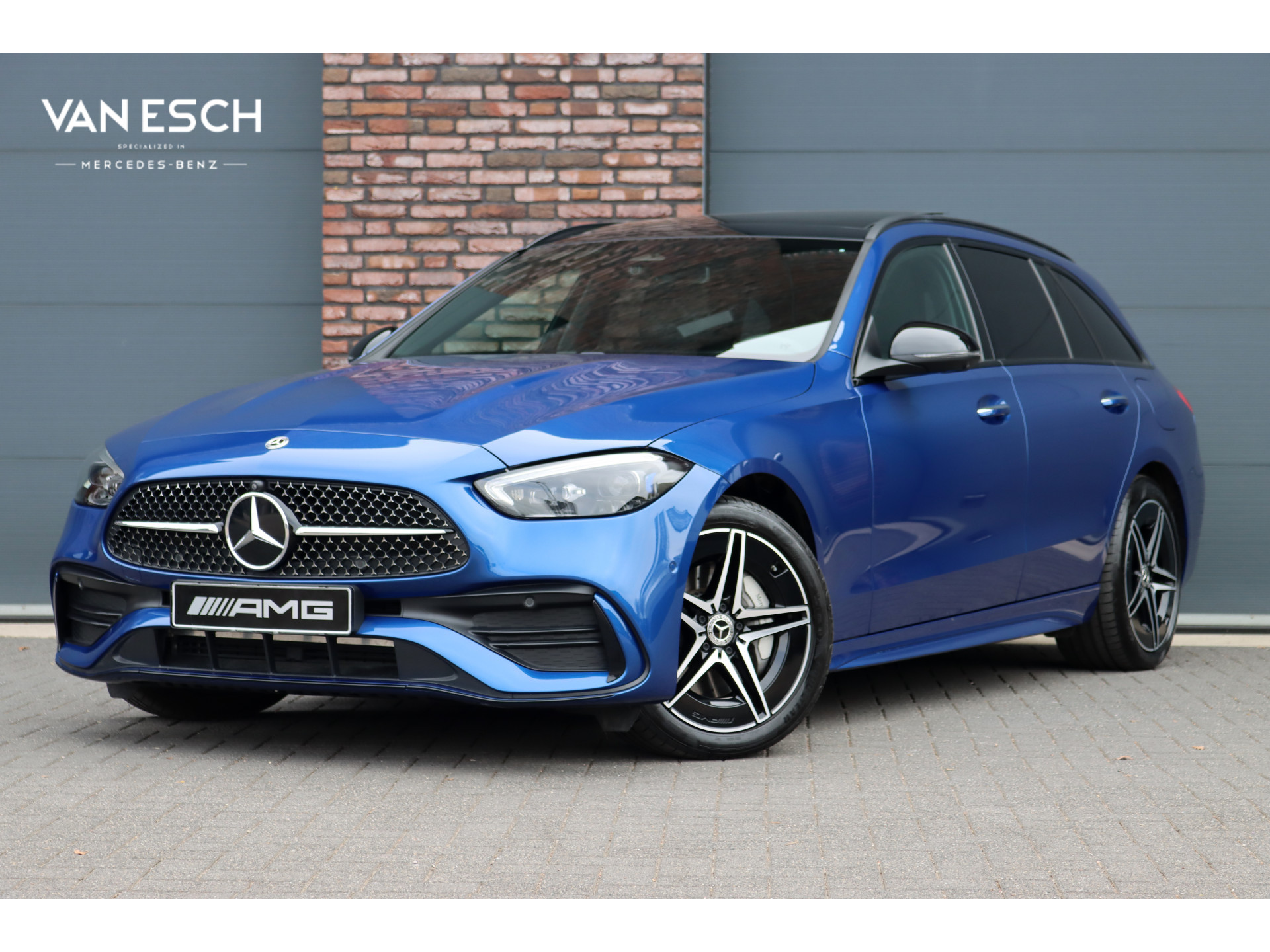 Mercedes-Benz C-Klasse Estate 300 e AMG Line Aut9 | Distronic Pro | Panoramadak | HUD | Trekhaak | Surround Camera | Leder | Memory | Digital Light | Augmented Reality | Night Pakket | Keyless Go |