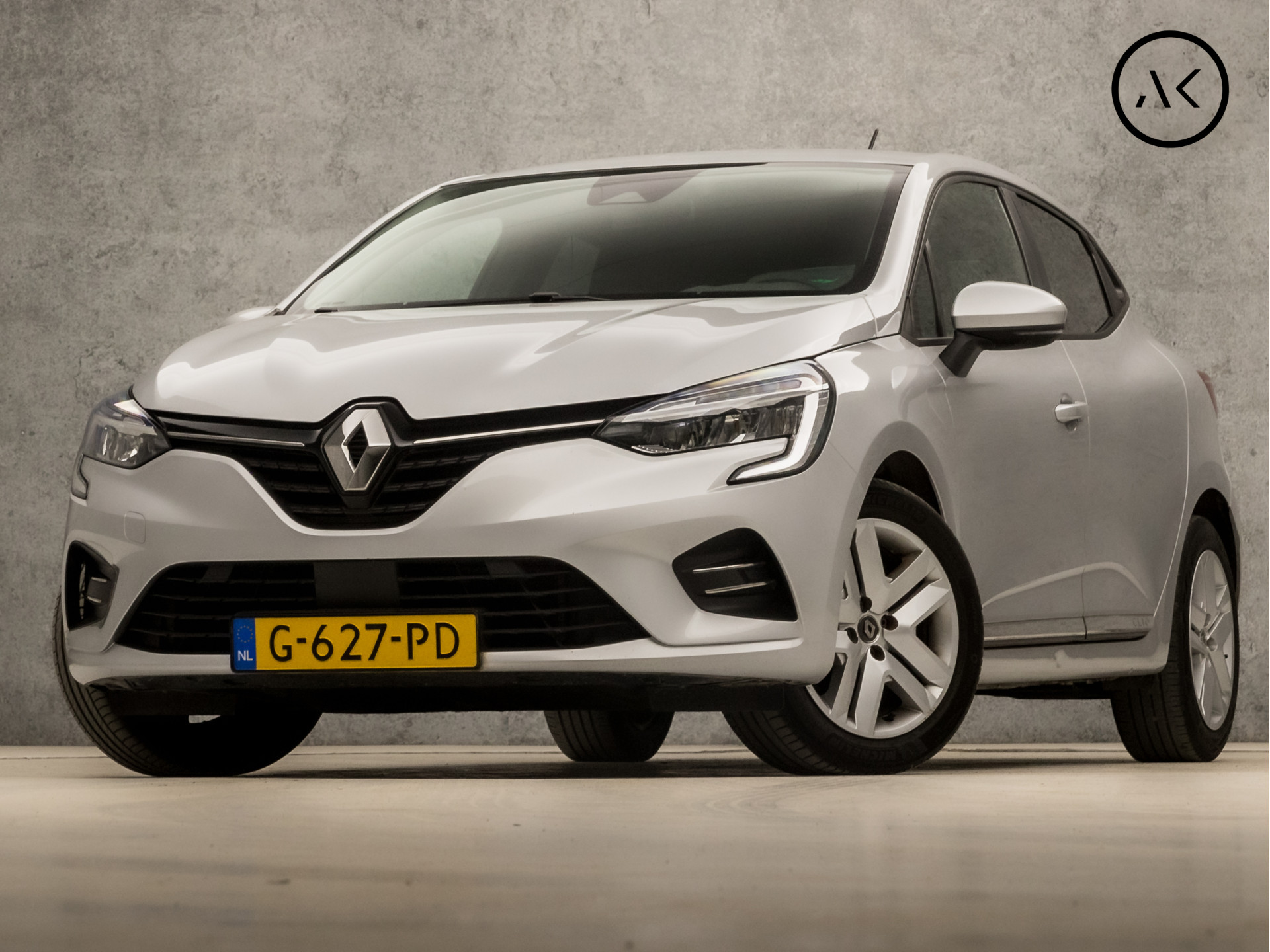 Renault Clio 1.0 TCe Sport (NIEUW MODEL, APPLE CARPLAY, GROOT NAVI, PARKEERSENSOREN, GETINT GLAS, SPORTSTOELEN, CRUISE, LED KOPLAMPEN, NIEUWE APK, NIEUWSTAAT)