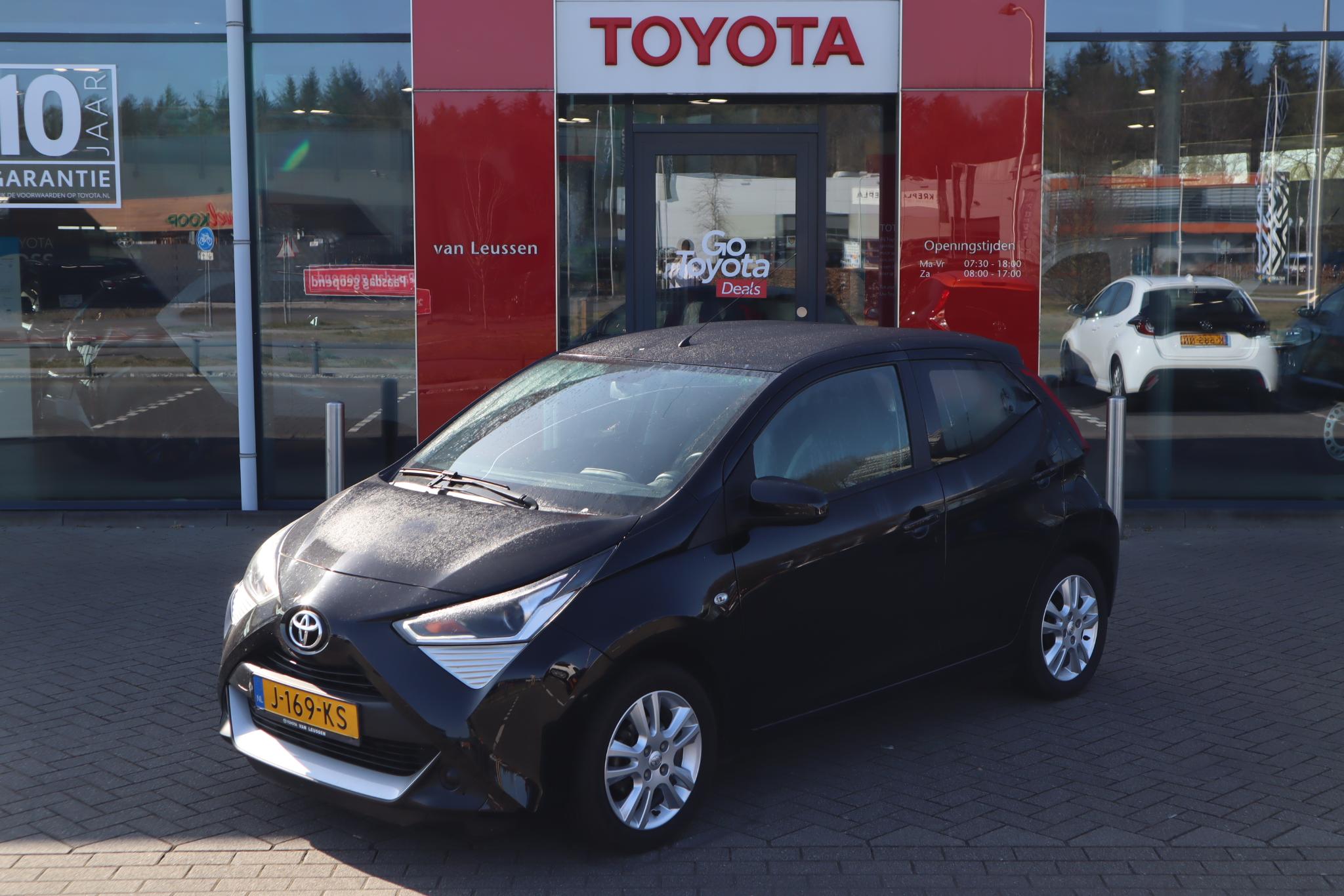 Toyota Aygo X-PLAY 5-DEURS APPLE/ANDROID AIRCO CAMERA LED-DAGRIJ 15"LM-VELGEN AUDIO-STUURWIELBEDIENING