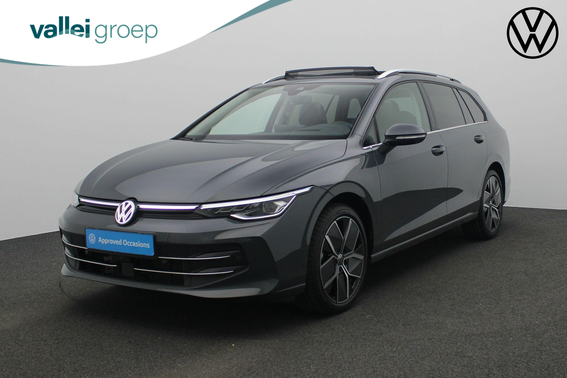 Volkswagen Golf Variant 1.5 eTSI 110 pk DSG Style | Trekhaak | Panoramadak | Geheugen-/massagestoel | Rondomzicht camera | Navigatie | Stoelverwarming