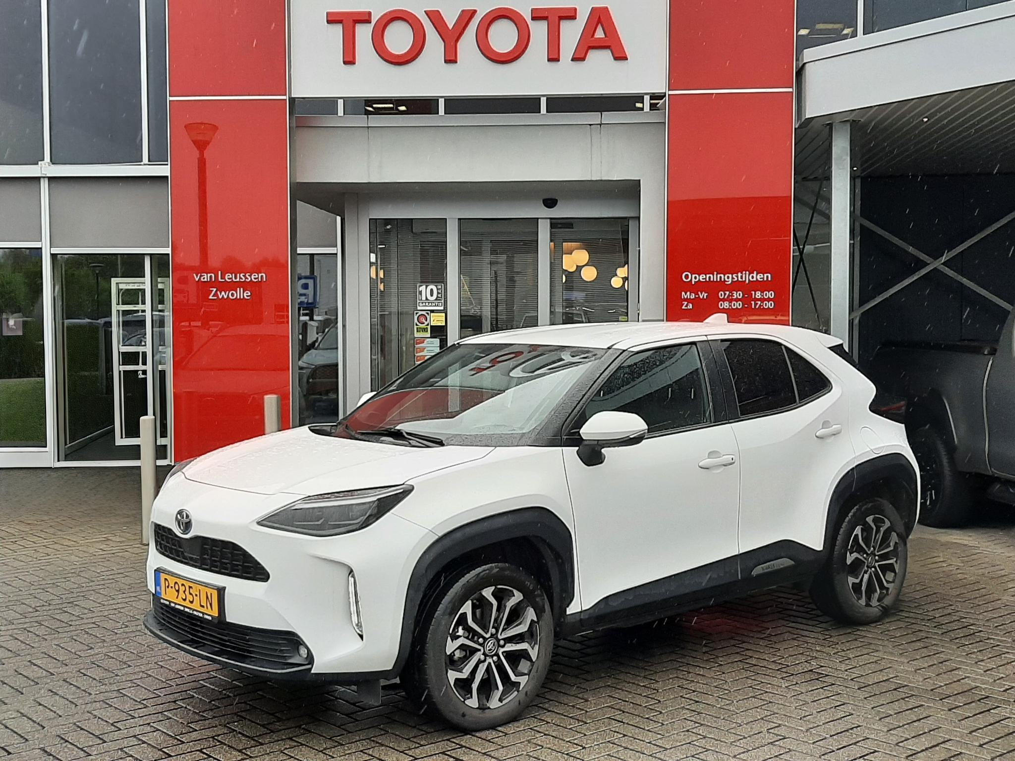 Toyota Yaris Cross 1.5 HYBRID FIRST EDITION NAVI APPLE/ANDROID 17"LM-VELGEN PRIVACY-GLASS