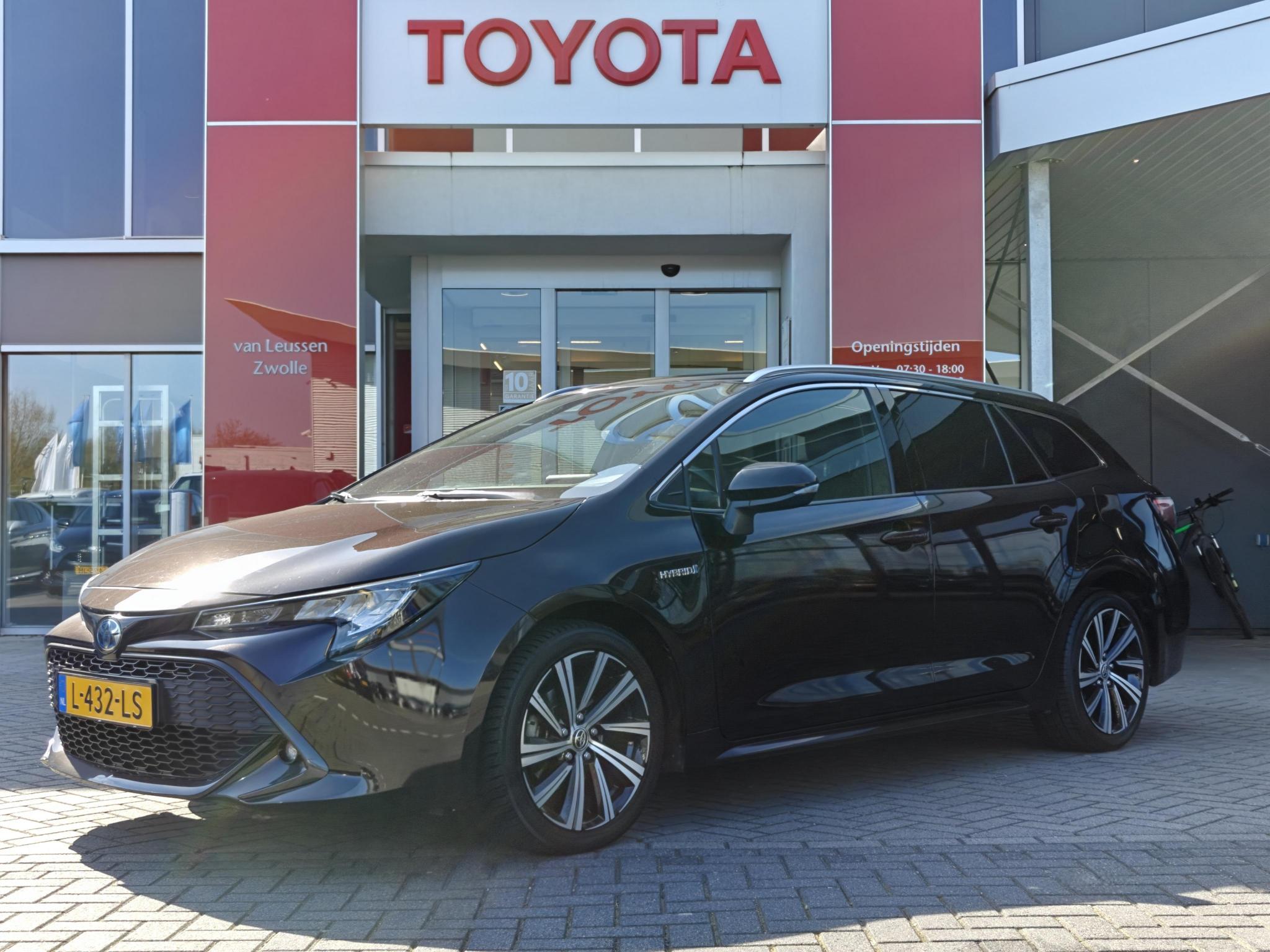 Toyota Corolla Touring Sports 1.8 HYBRID DYNAMIC APPLE/ANDROID KEYLESS STOELVERWARMING 17"LMV PRIVACY-GLASS NL-AUTO