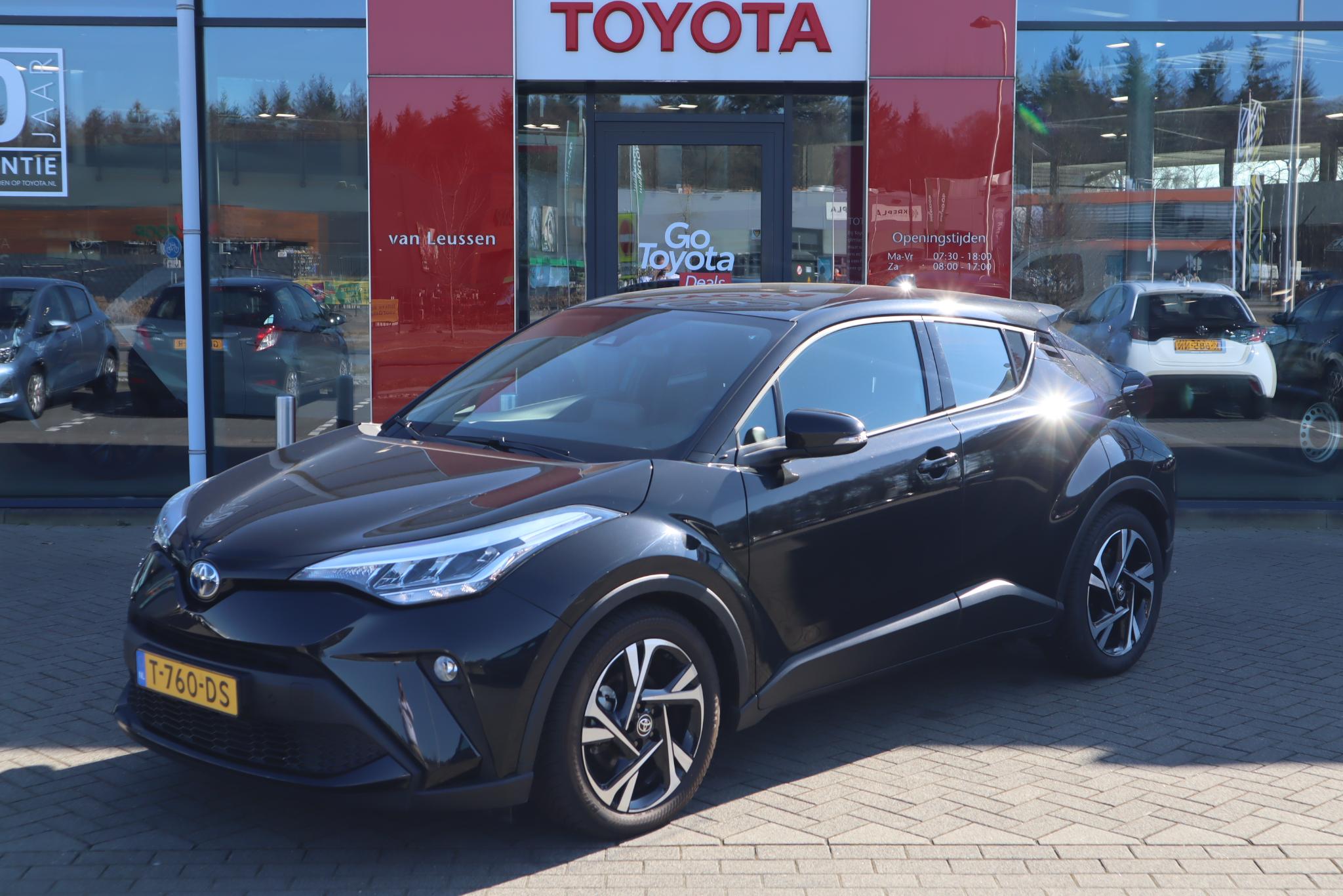 Toyota C-HR 1.8 HYBRID DYNAMIC APPLE/ANDROID P-SENSOREN AD-CRUISE CAMERA 18"LM-VELGEN NL-AUTO