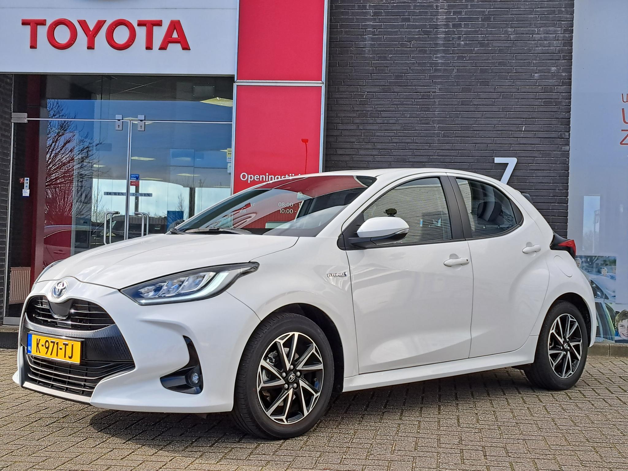Toyota Yaris 1.5 Hybrid Dynamic APPLE/ANDROID LED-PAKKET 16"LMV AD-CRUISE NL-AUTO