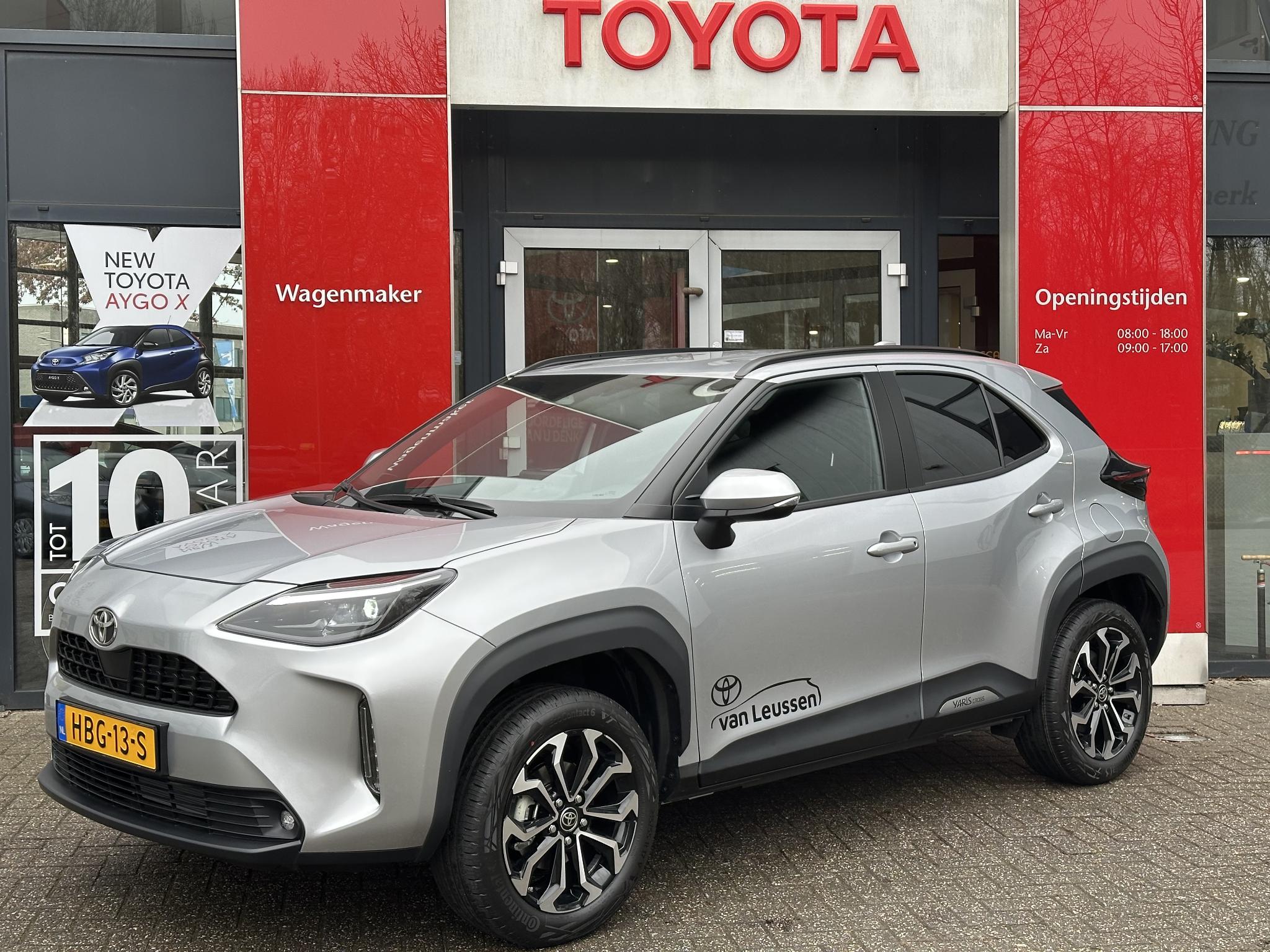 Toyota Yaris Cross 1.5 HYBRID FIRST EDITION 2024 MODEL APPLE/ANDROID LED PRIVACY-GLASS 17"LMV KEYLESS NL-AUTO