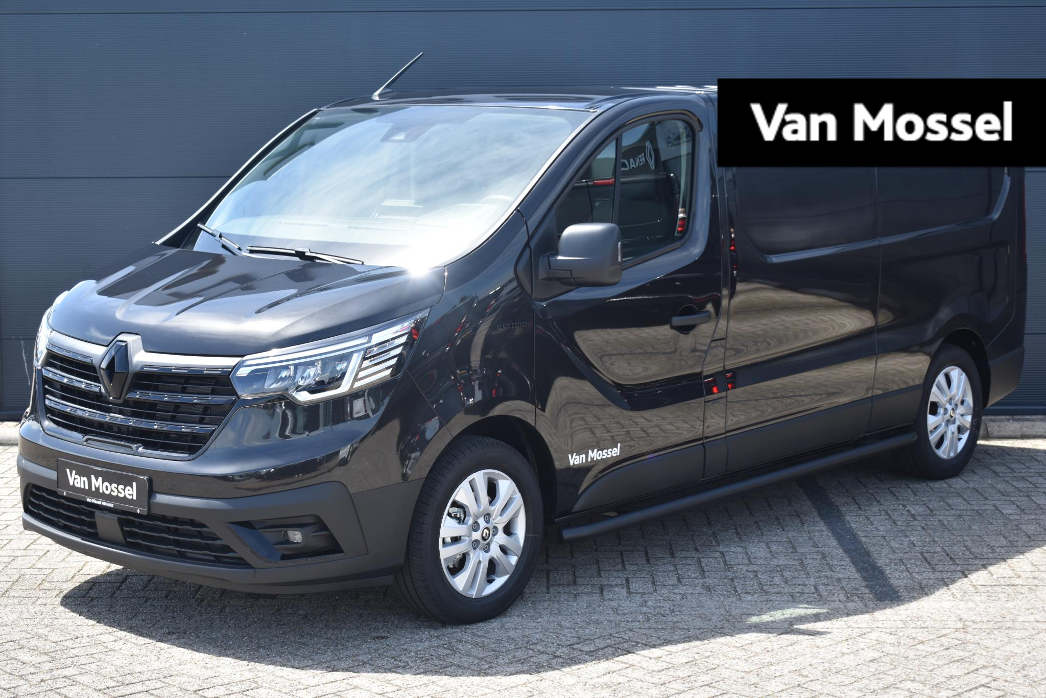 Renault Trafic 2.0 dCi T30 L2H1 Advance 130PK | Black-edition + Sidebars | Lichtmetalen velgen | Betimmering | Climate control | Achteruitrijcamera | Trekhaak | Zijwandbekleding |