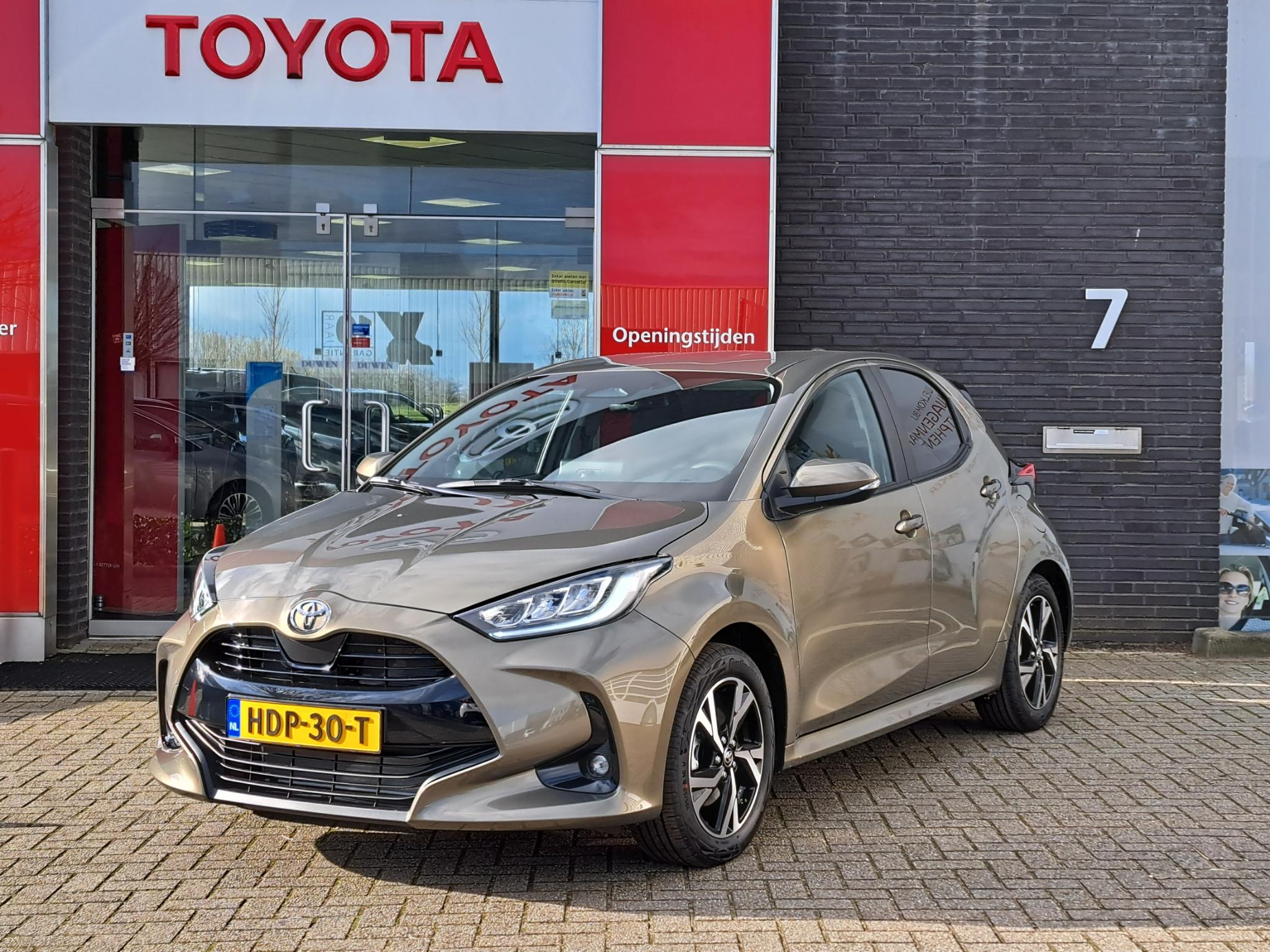 Toyota Yaris 1.5 Hybrid 115 First Edition APPLE/ANDROID LM-VELGEN AD-CRUISE NAVI CAMERA PRIVACY-GLASS