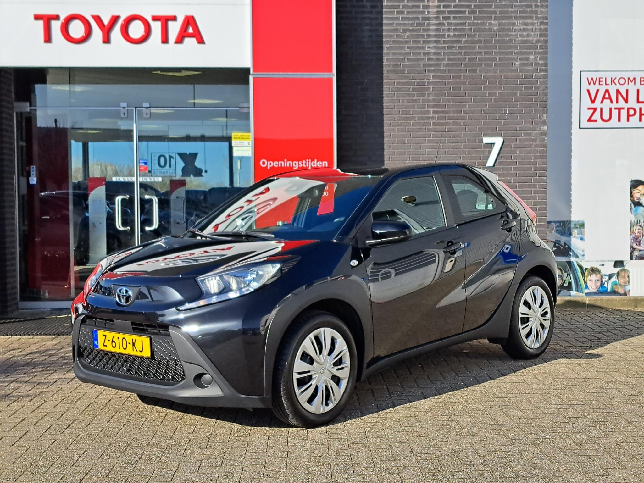 Toyota Aygo X PLAY ANDROID/APPLE AIRCO CAMERA AUTOMATISCH-GROOTLICHT NL-AUTO