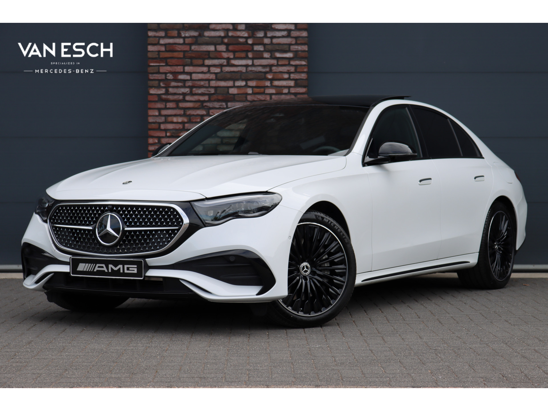 Mercedes-Benz E-Klasse 400 e 4MATIC AMG Line Aut9 | MBUX Hyperscreen | Distronic Pro | Memory | Digital Light | Panoramadak | Surround Camera | Nightpakket |
