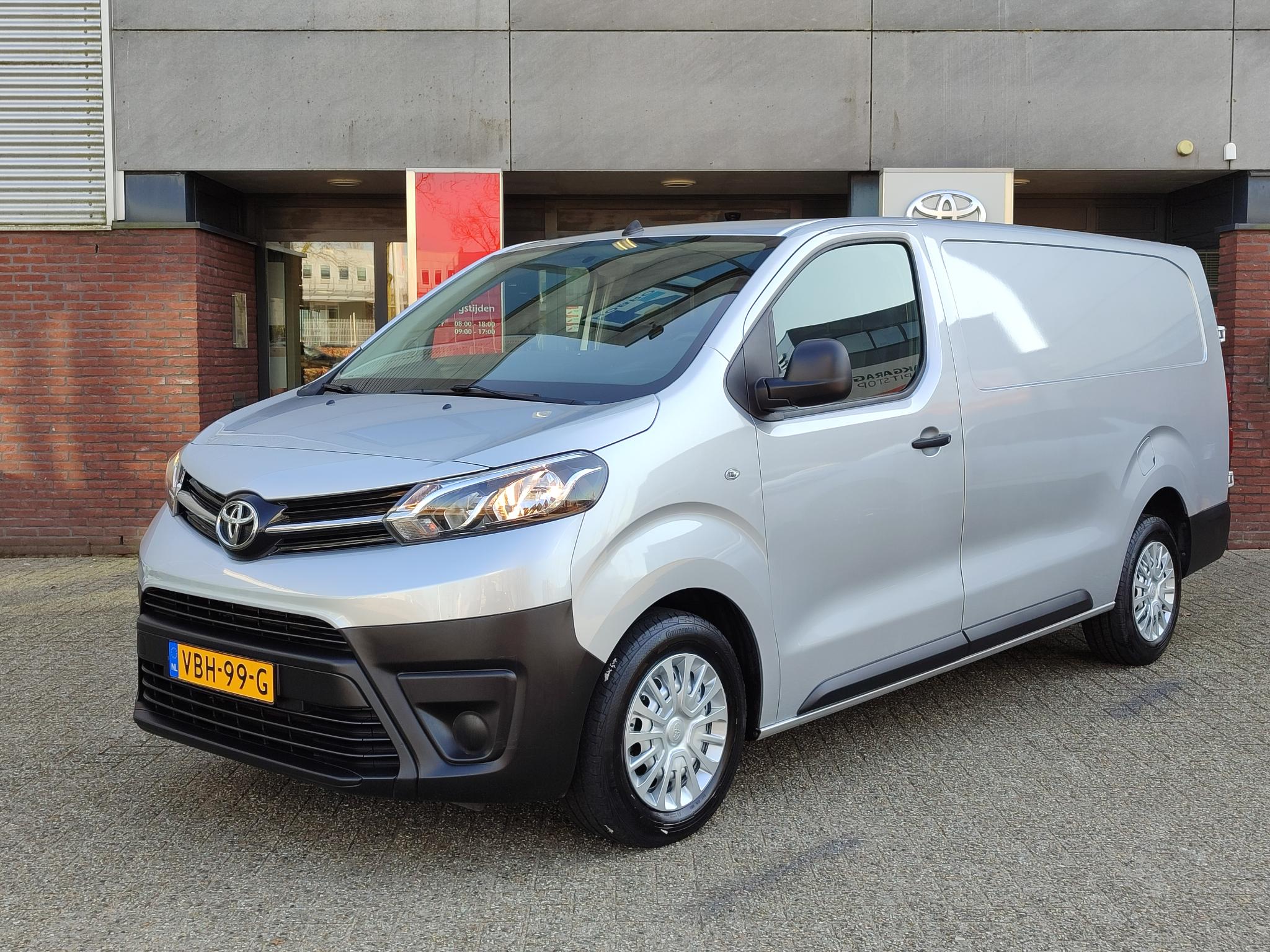 Toyota ProAce Long Worker 2.0 D-4D COOL COMFORT TREKHAAK CRUISE AIRCO BLUETOOTH 3-PERSOONS NL-AUTO