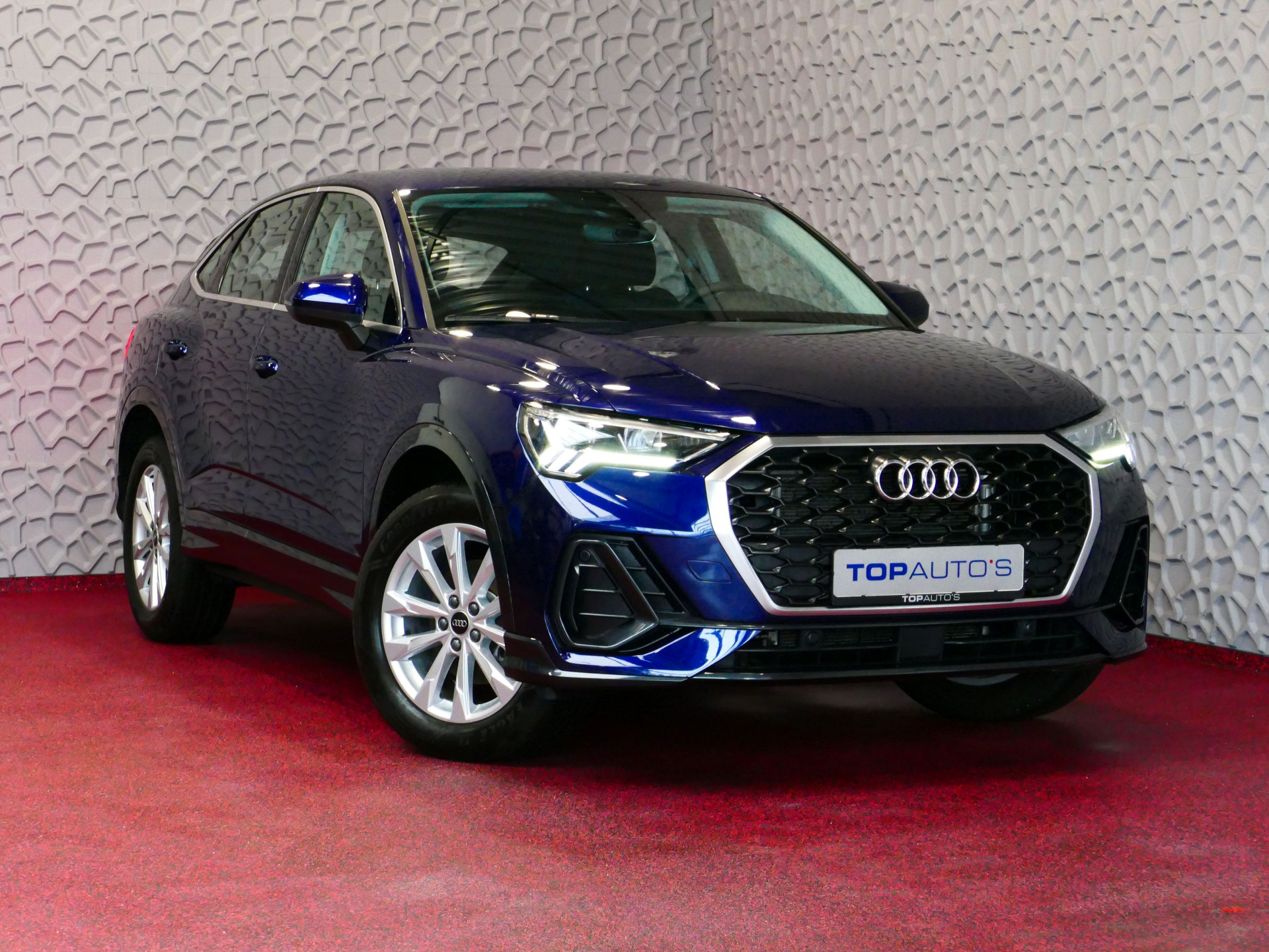 Audi Q3 35 TFSI SPORT LINE CARPLAY NAVI LED ECC PDC SPORTSTOELEN LMV ADAP.CRUISE STOELVERW. KEYLESS 07/2023 "Audi rijden begint bij Topautos.nl – 20 Audi topmodellen direct op voorraad!"