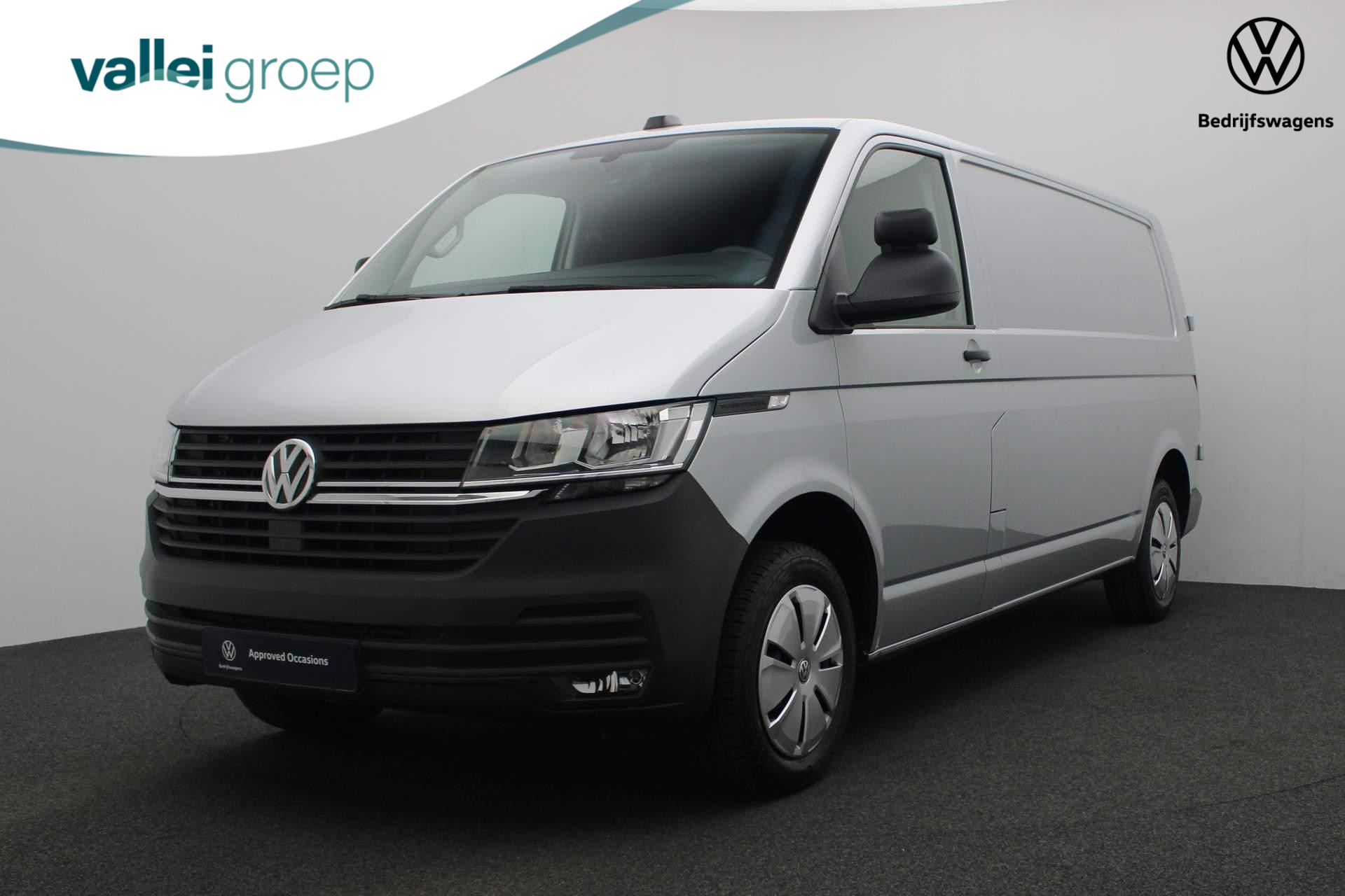 Volkswagen Transporter 2.0 TDI L2H1 150PK 28 Comfortline | 3-zits | Parkeersensoren achter | Navi | Apple Carplay / Android Auto | Cruise