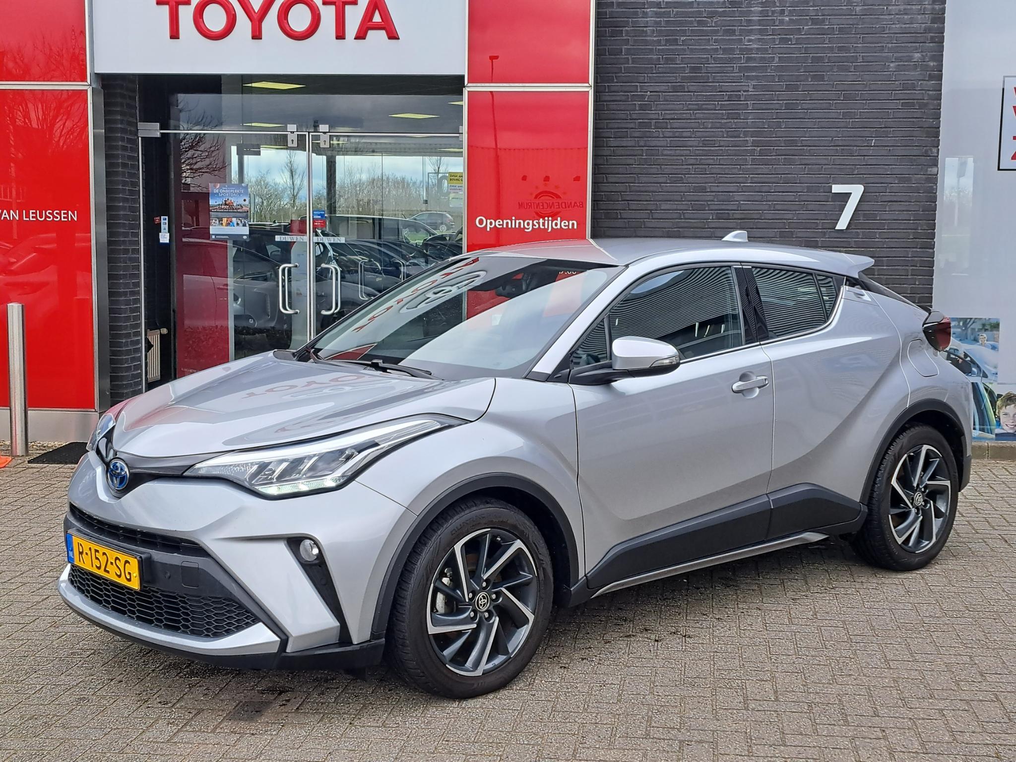 Toyota C-HR 2.0 HYBRID DYNAMIC APPLE/ANDROID P-SENSOREN AD-CRUISE CAMERA 18"LM-VELGEN NL-AUTO