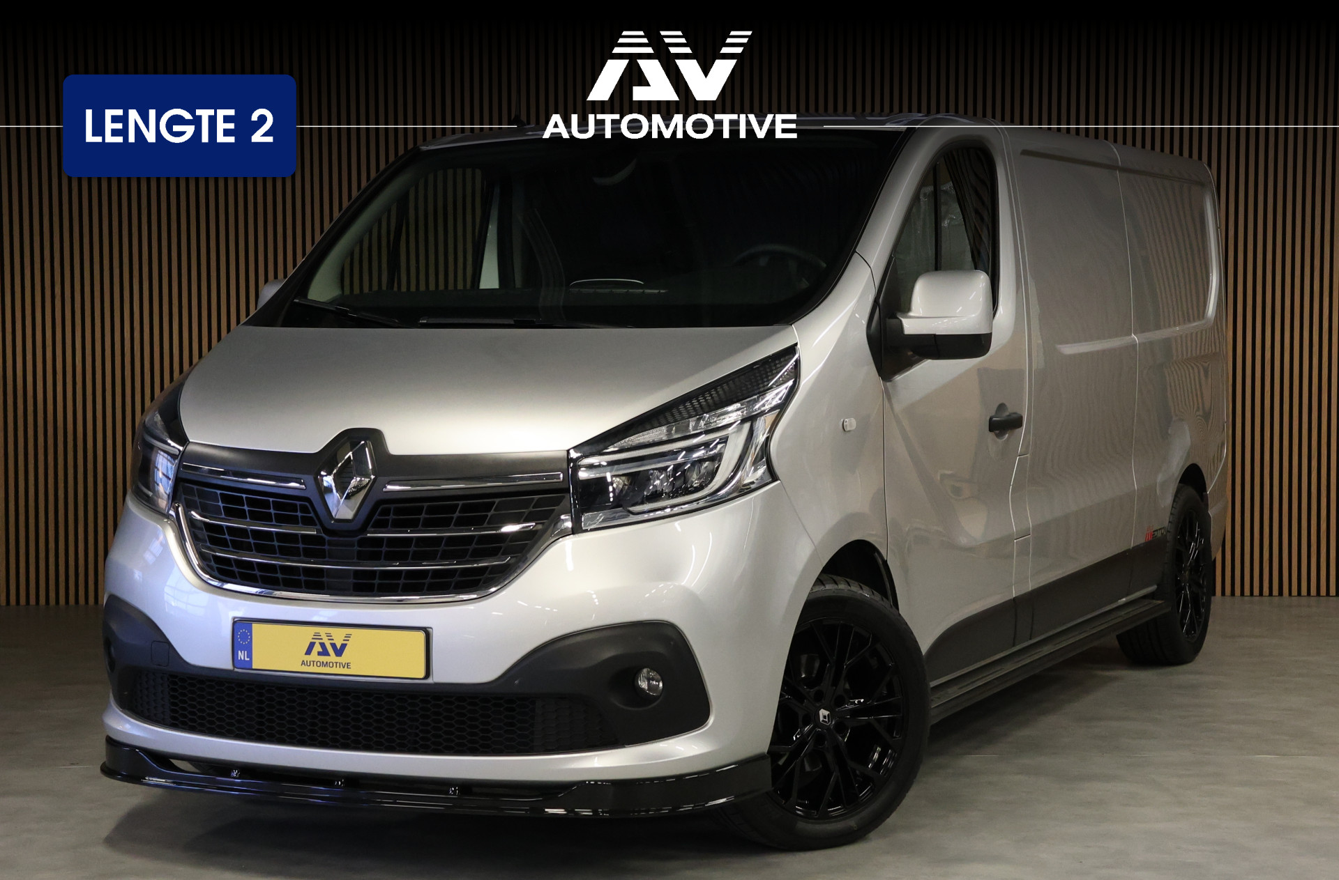 Renault Trafic 2.0 dCi 145 PK L2H1 | Camera | CarPlay | Stoelverwarming | Lederen bekleding | LED | Navigatie | Cruise control | Trekhaak | DAB | NAP Logisch