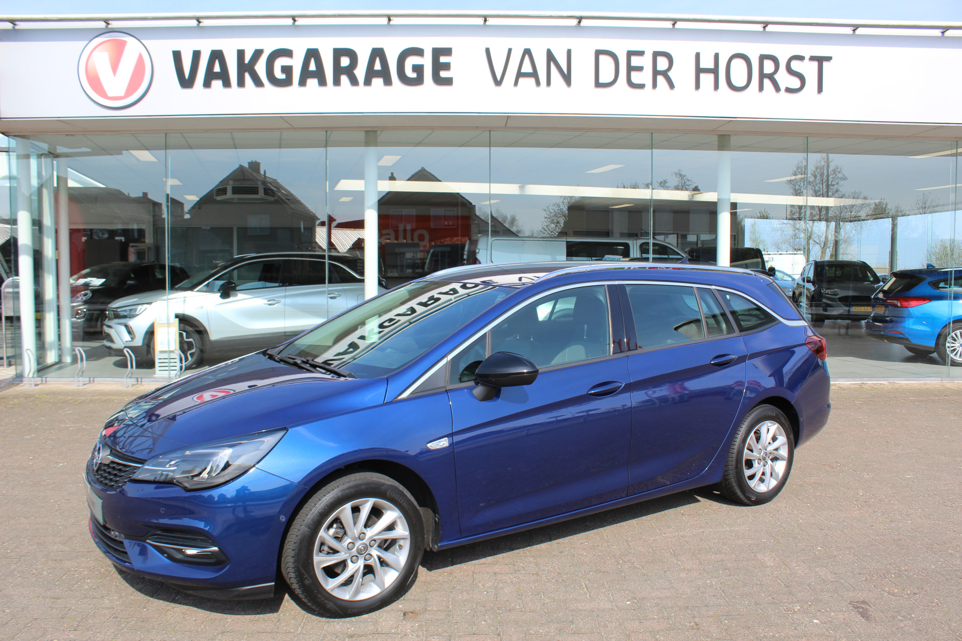 Opel Astra Sports Tourer 1.2 110pk Elegance Climate control , Camera , Cruise control , Stoel en stuur verwarming Bluetooth , LED dagrijverlichting ,