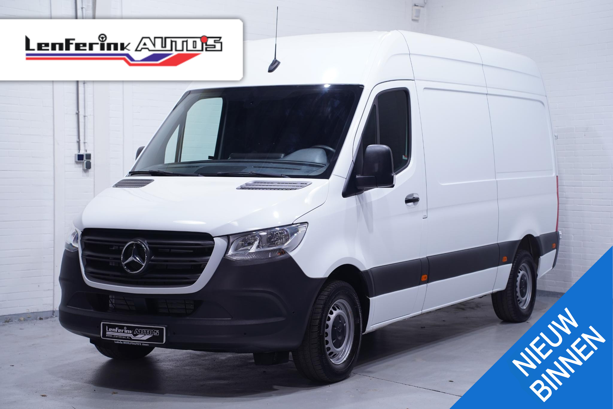 Mercedes-Benz Sprinter 317 CDI 170 pk L2H2 Aut. Airco, Apple Carplay, Camera, Laadruimte Pakket, PDC V+A, 3-Zits